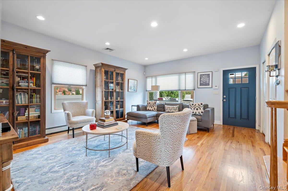 189 N Windhorst Avenue, Bethpage, NY 11714