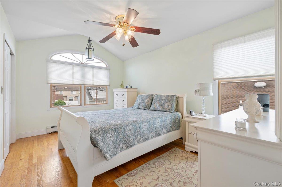 189 N Windhorst Avenue, Bethpage, NY 11714