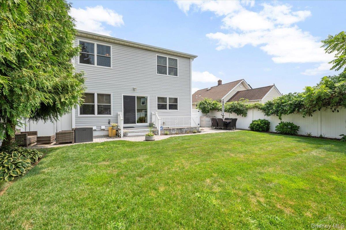 189 N Windhorst Avenue, Bethpage, NY 11714