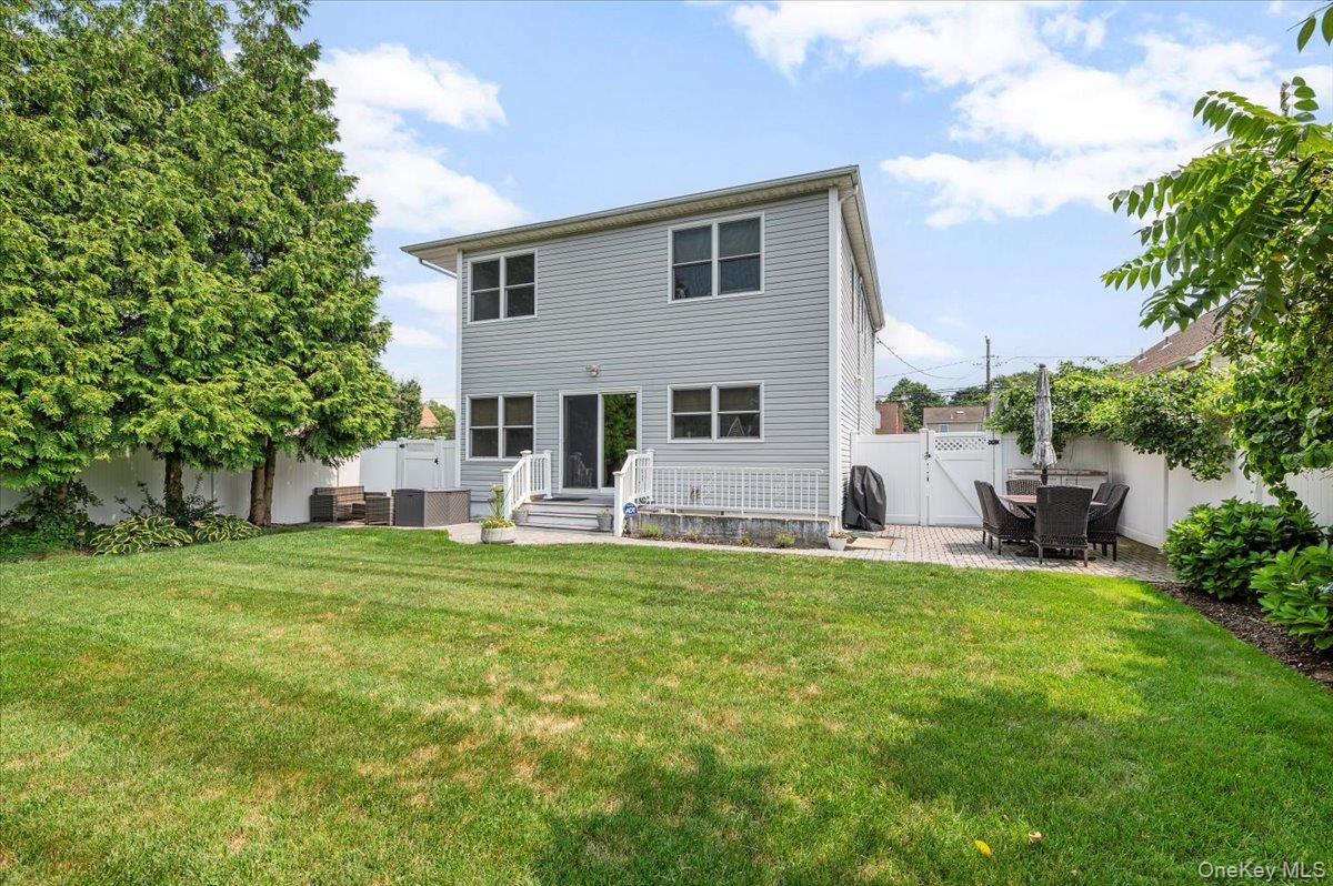 189 N Windhorst Avenue, Bethpage, NY 11714