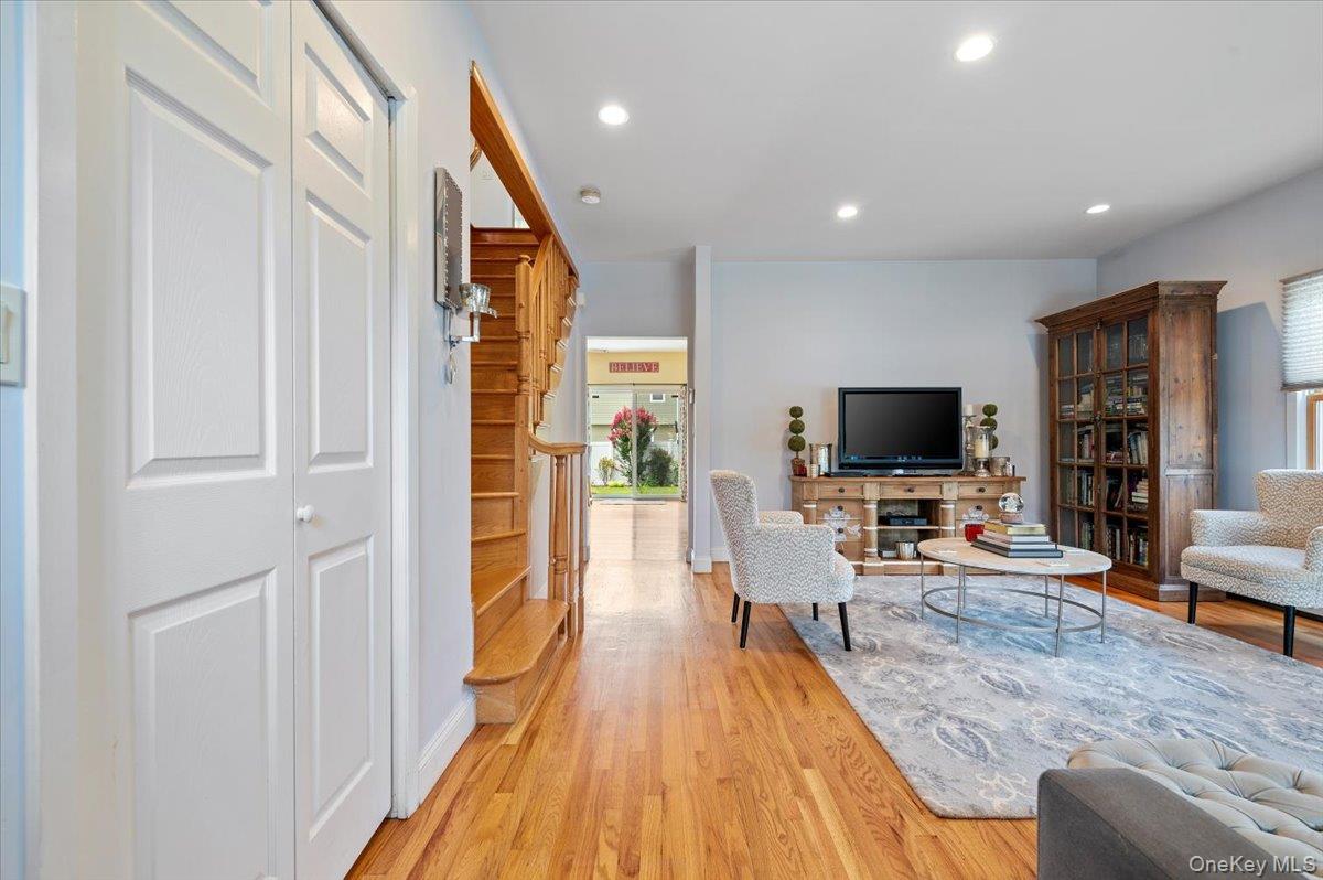 189 N Windhorst Avenue, Bethpage, NY 11714