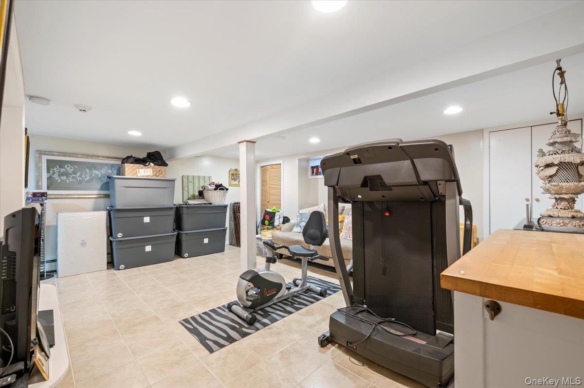 189 N Windhorst Avenue, Bethpage, NY 11714