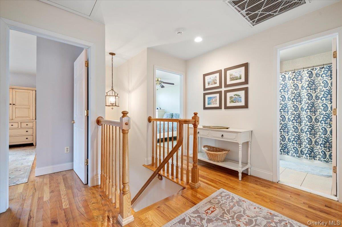 189 N Windhorst Avenue, Bethpage, NY 11714