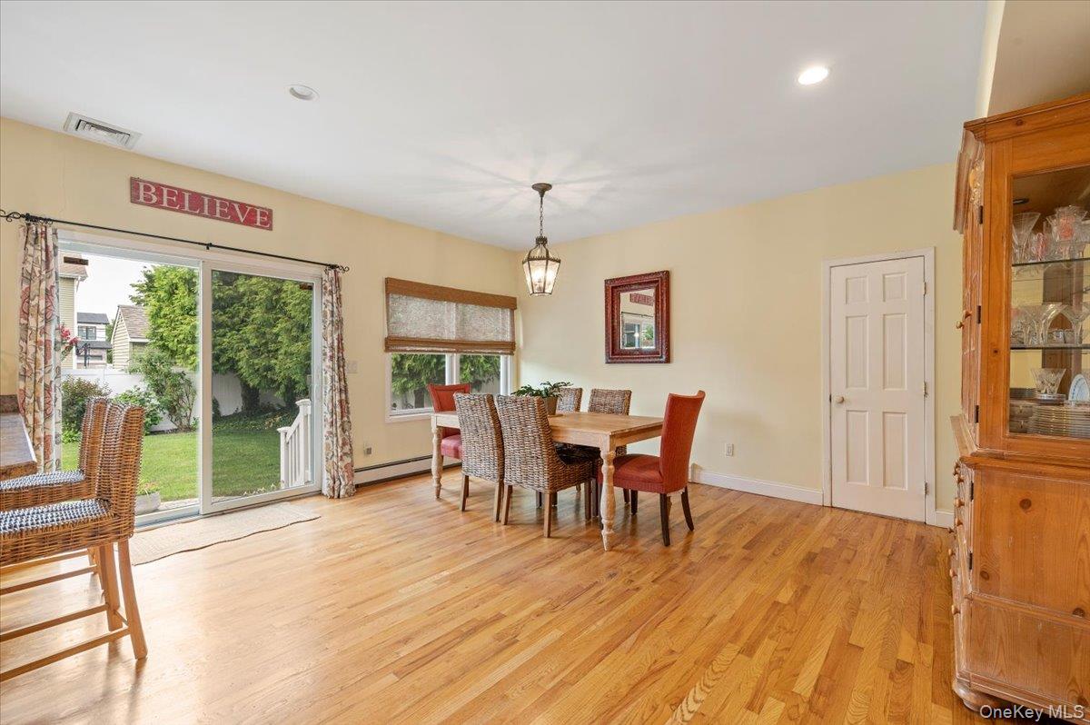 189 N Windhorst Avenue, Bethpage, NY 11714