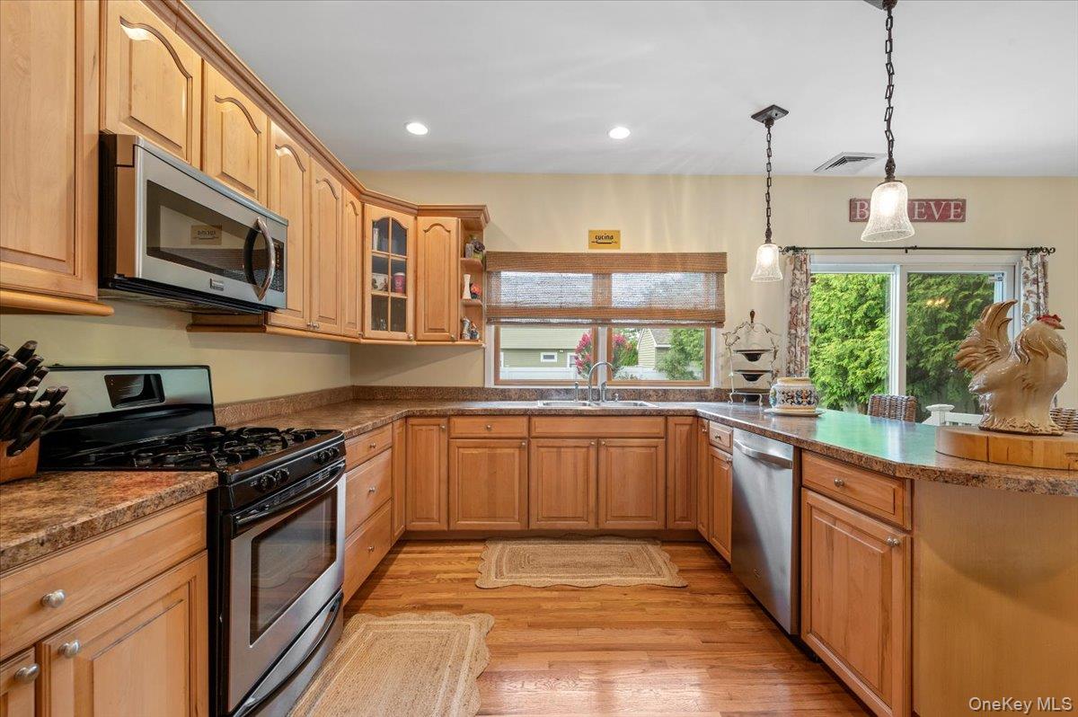 189 N Windhorst Avenue, Bethpage, NY 11714