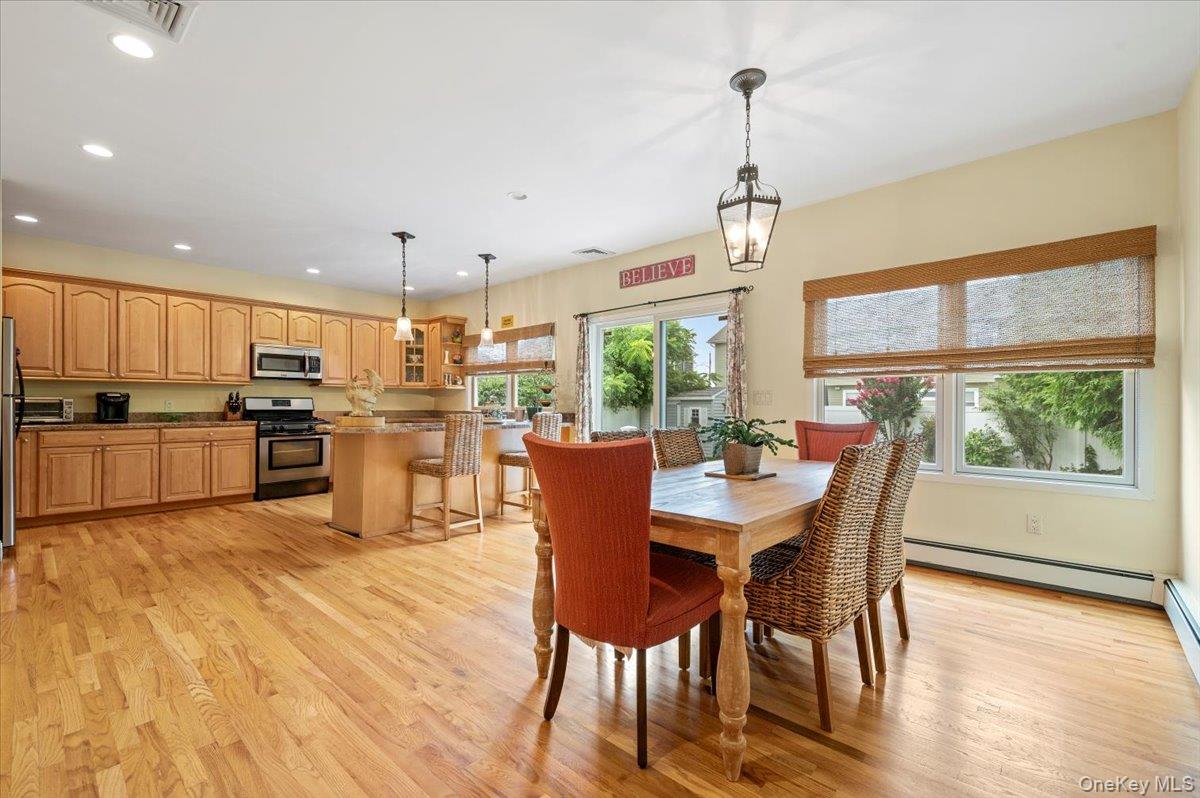 189 N Windhorst Avenue, Bethpage, NY 11714