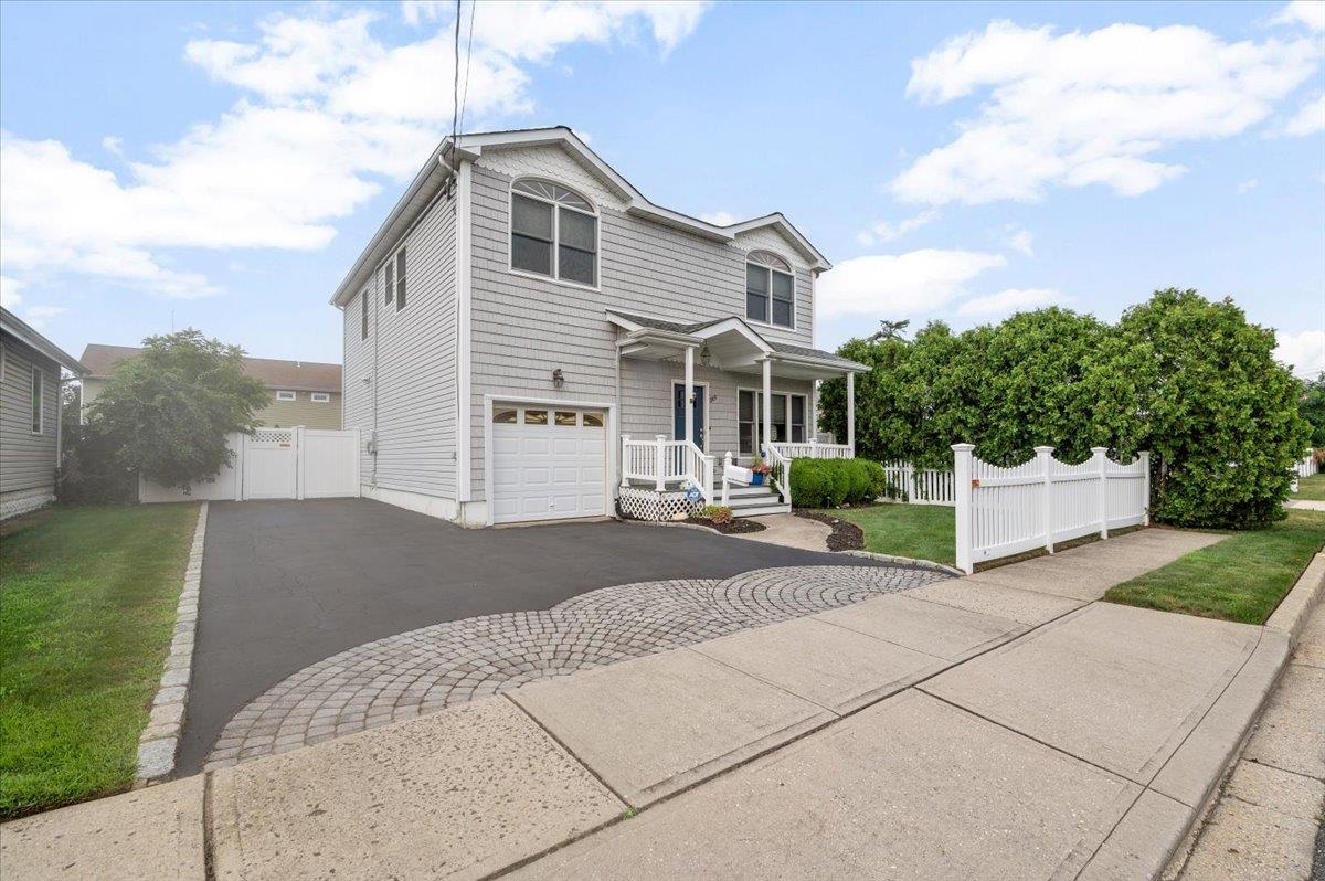 189 N Windhorst Avenue, Bethpage, NY 11714
