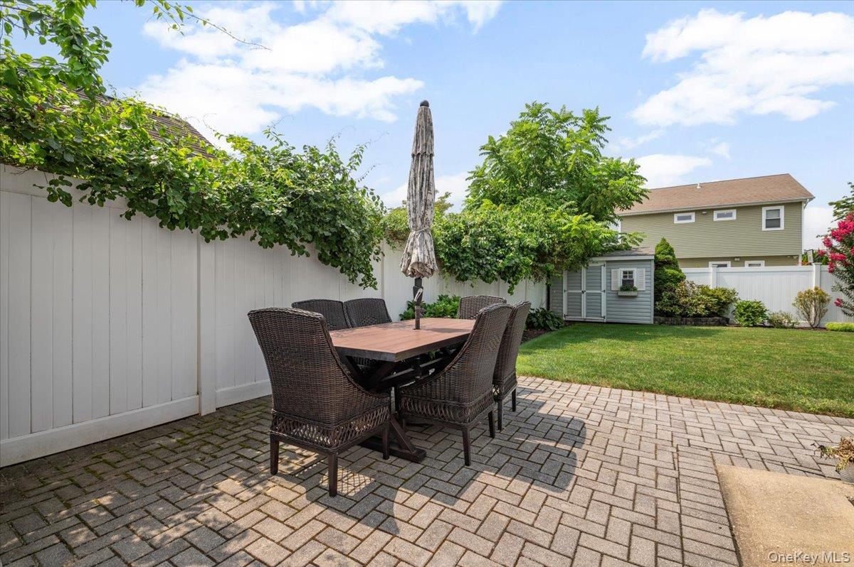 189 N Windhorst Avenue, Bethpage, NY 11714