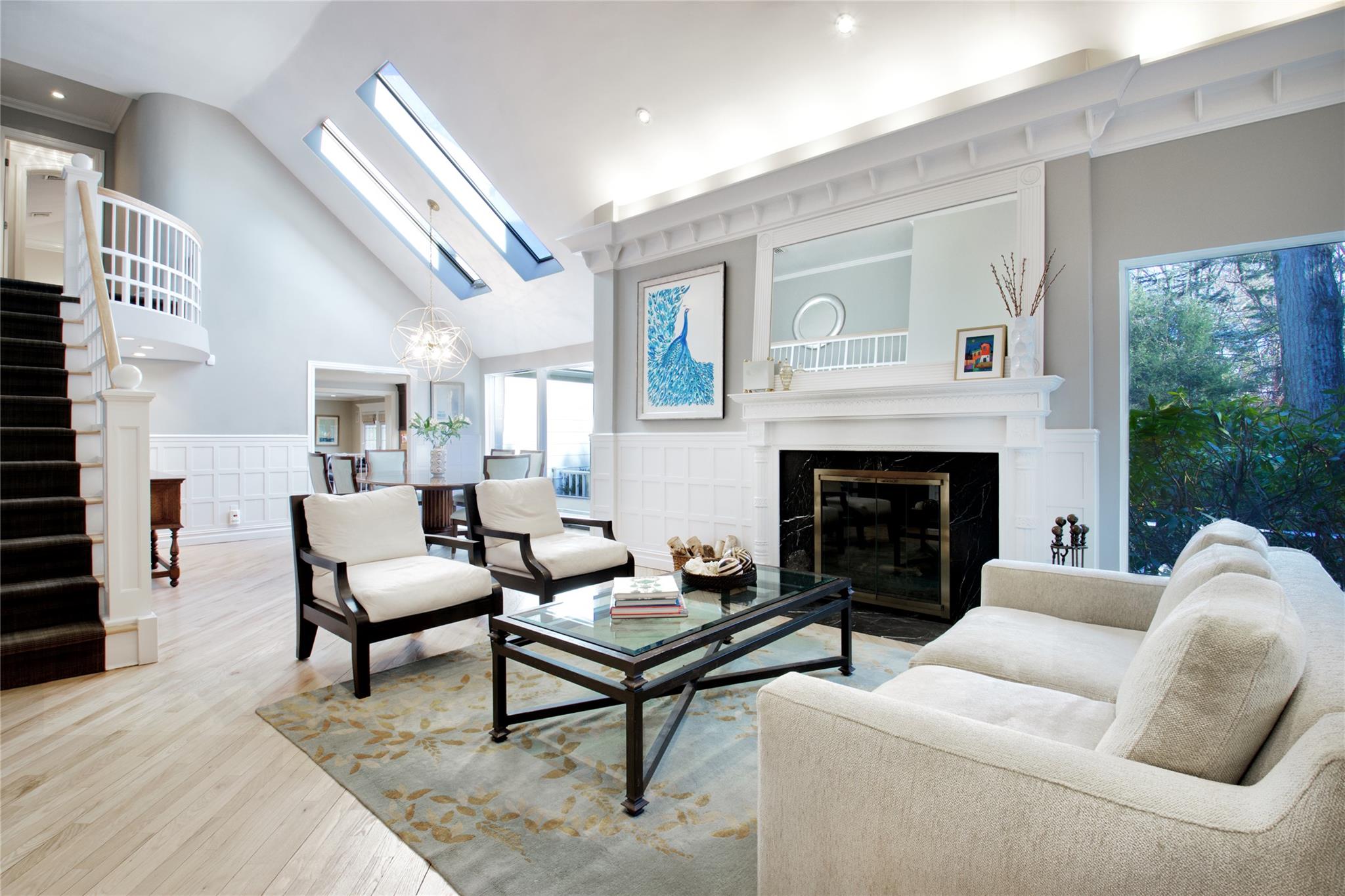 75 Chestnut Drive, East Hills, NY 11576