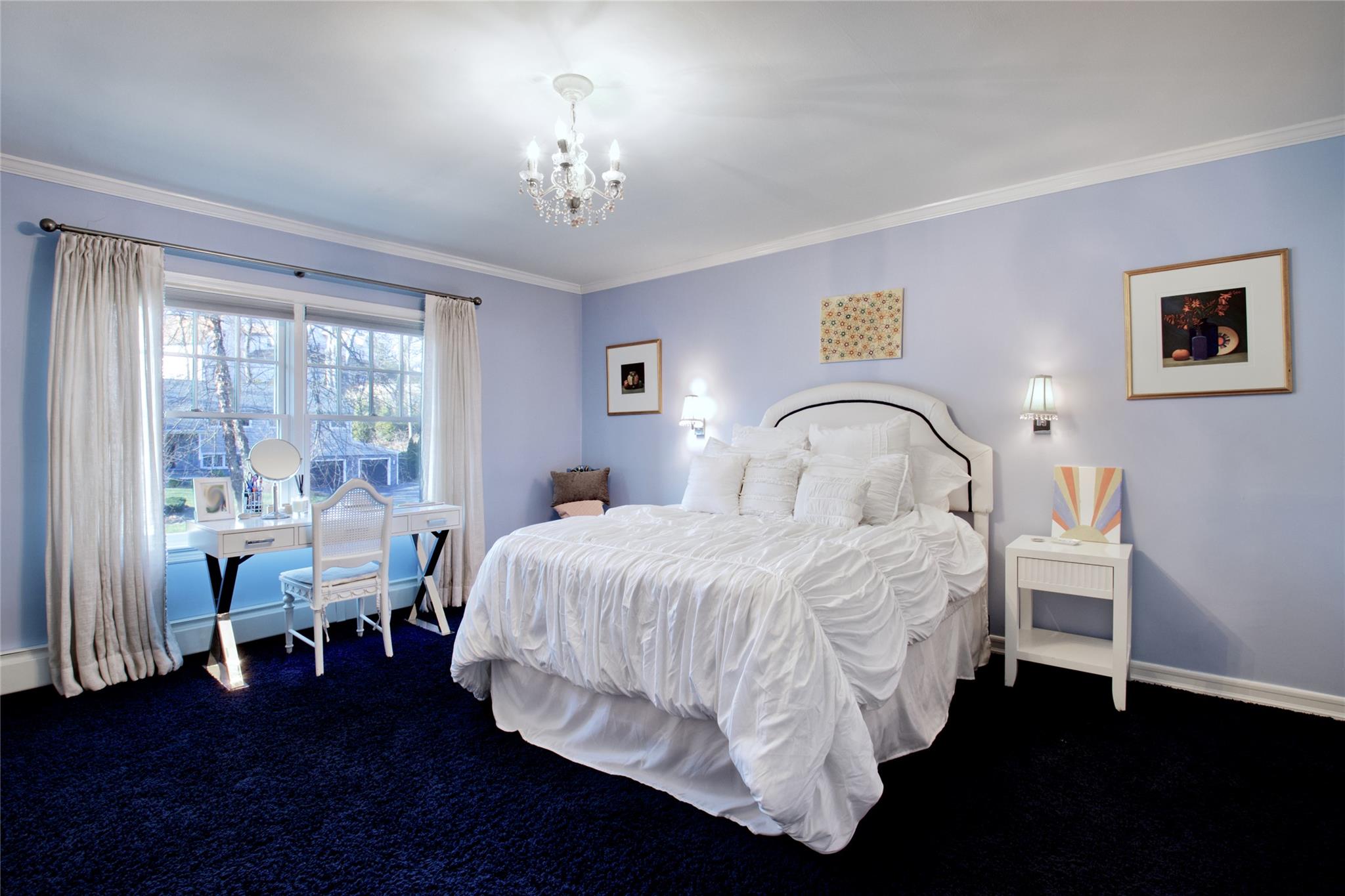 75 Chestnut Drive, East Hills, NY 11576