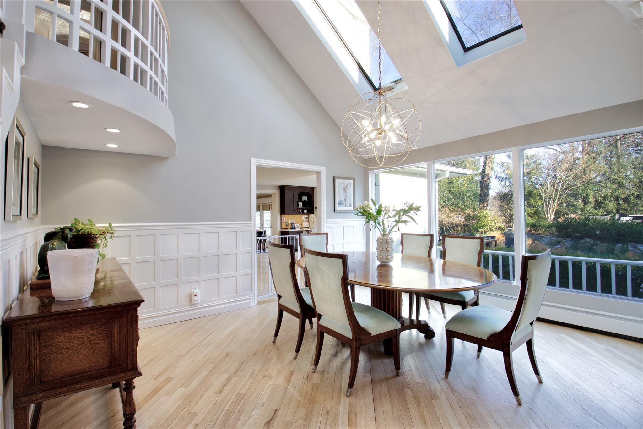 75 Chestnut Drive, East Hills, NY 11576