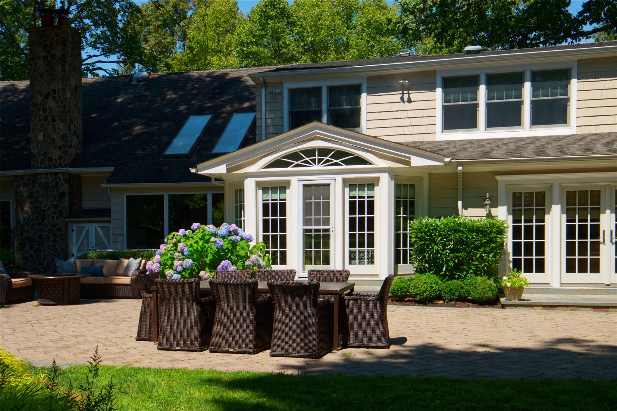 75 Chestnut Drive, East Hills, NY 11576