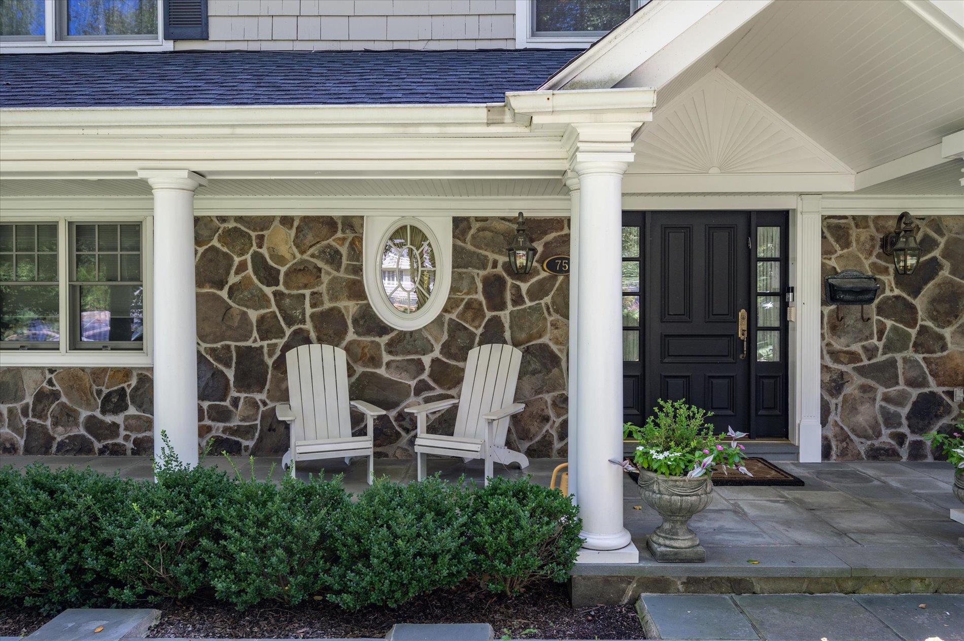 75 Chestnut Drive, East Hills, NY 11576