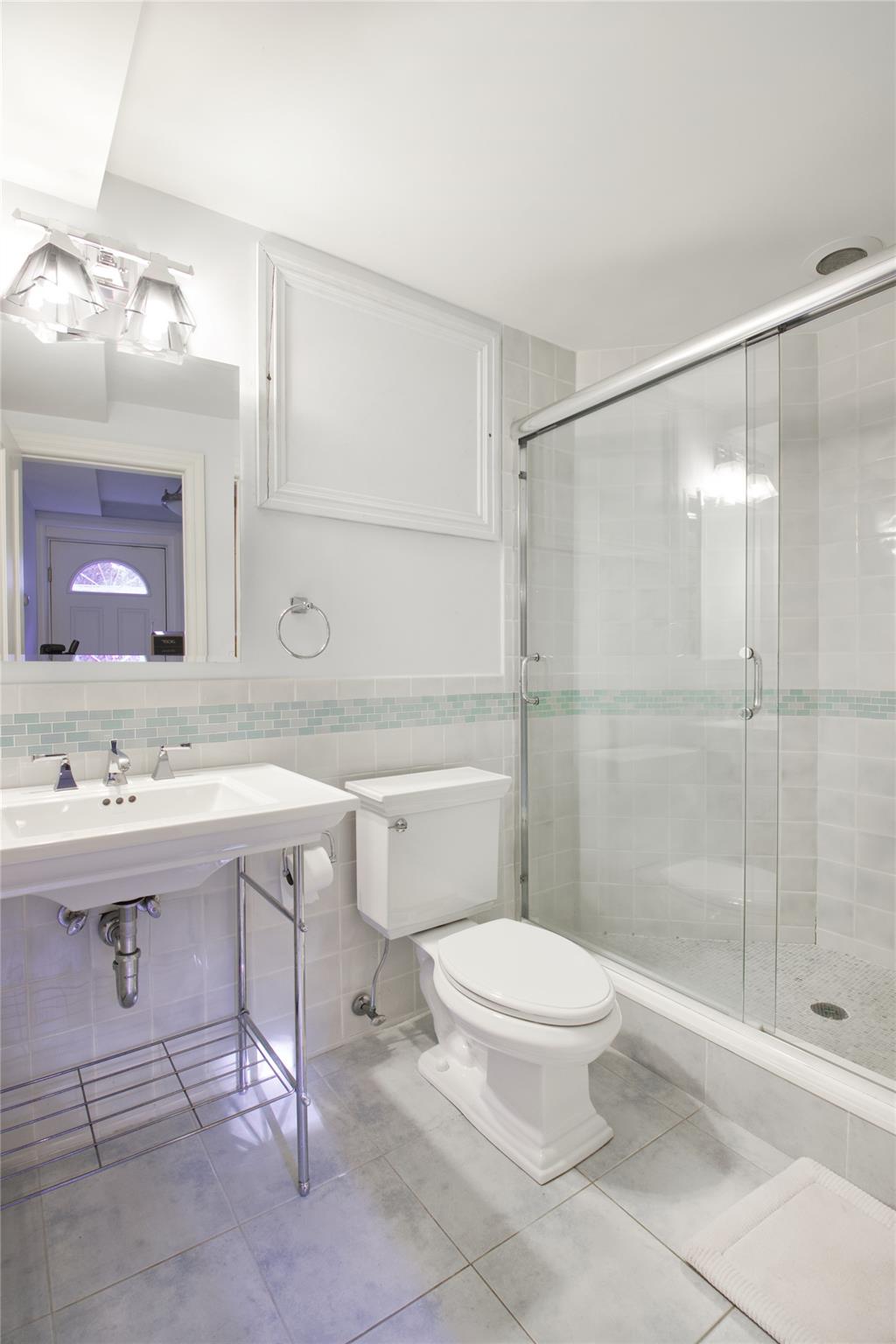 75 Chestnut Drive, East Hills, NY 11576