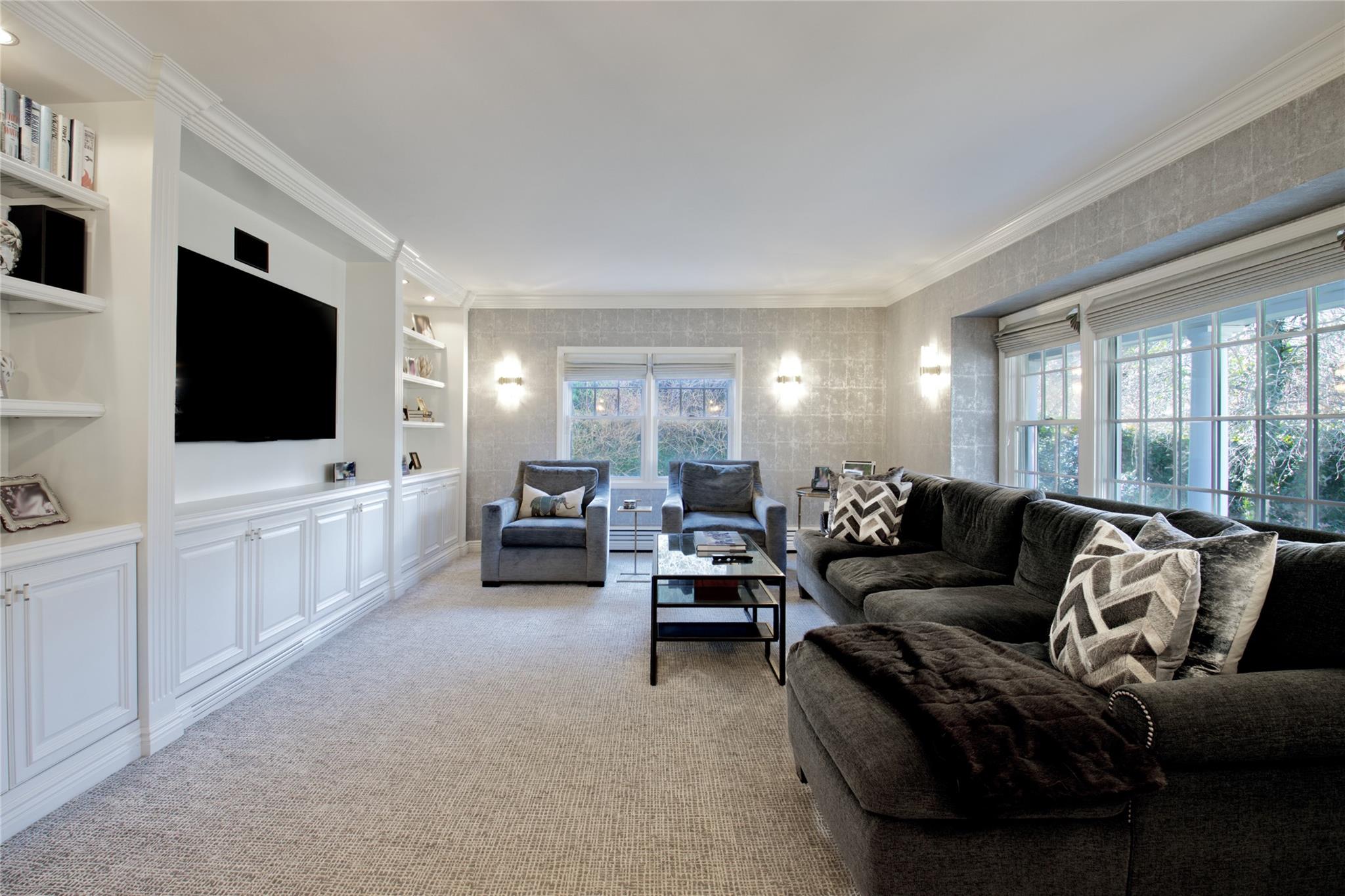 75 Chestnut Drive, East Hills, NY 11576