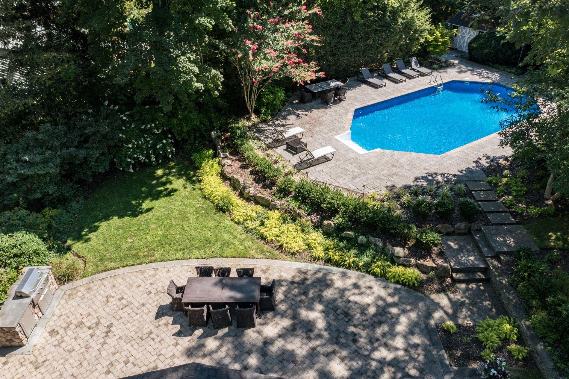 75 Chestnut Drive, East Hills, NY 11576