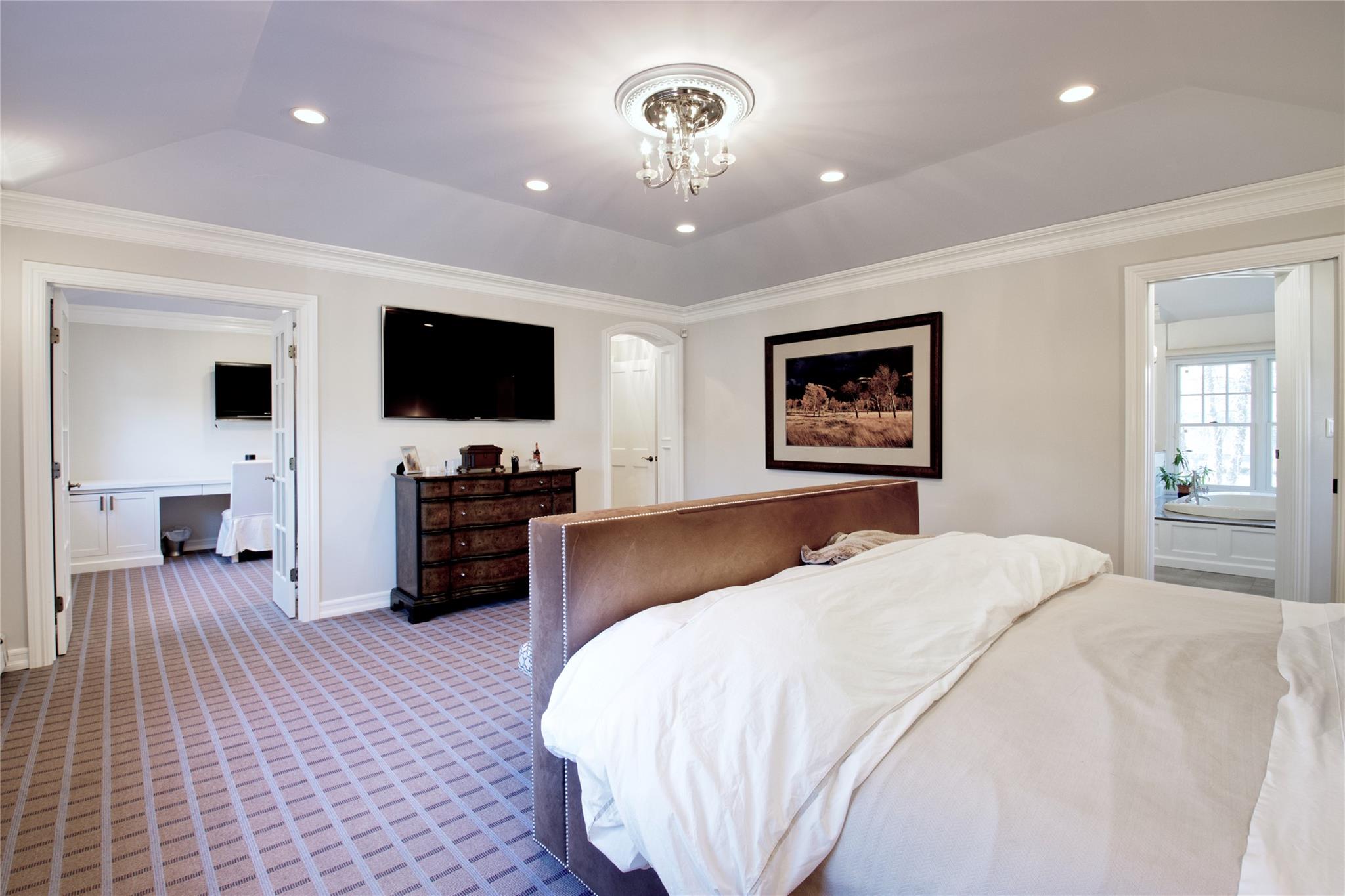 75 Chestnut Drive, East Hills, NY 11576