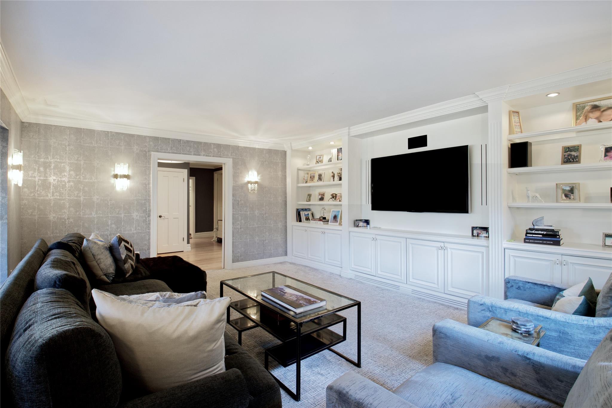 75 Chestnut Drive, East Hills, NY 11576