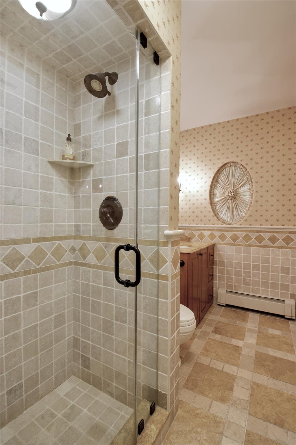 75 Chestnut Drive, East Hills, NY 11576