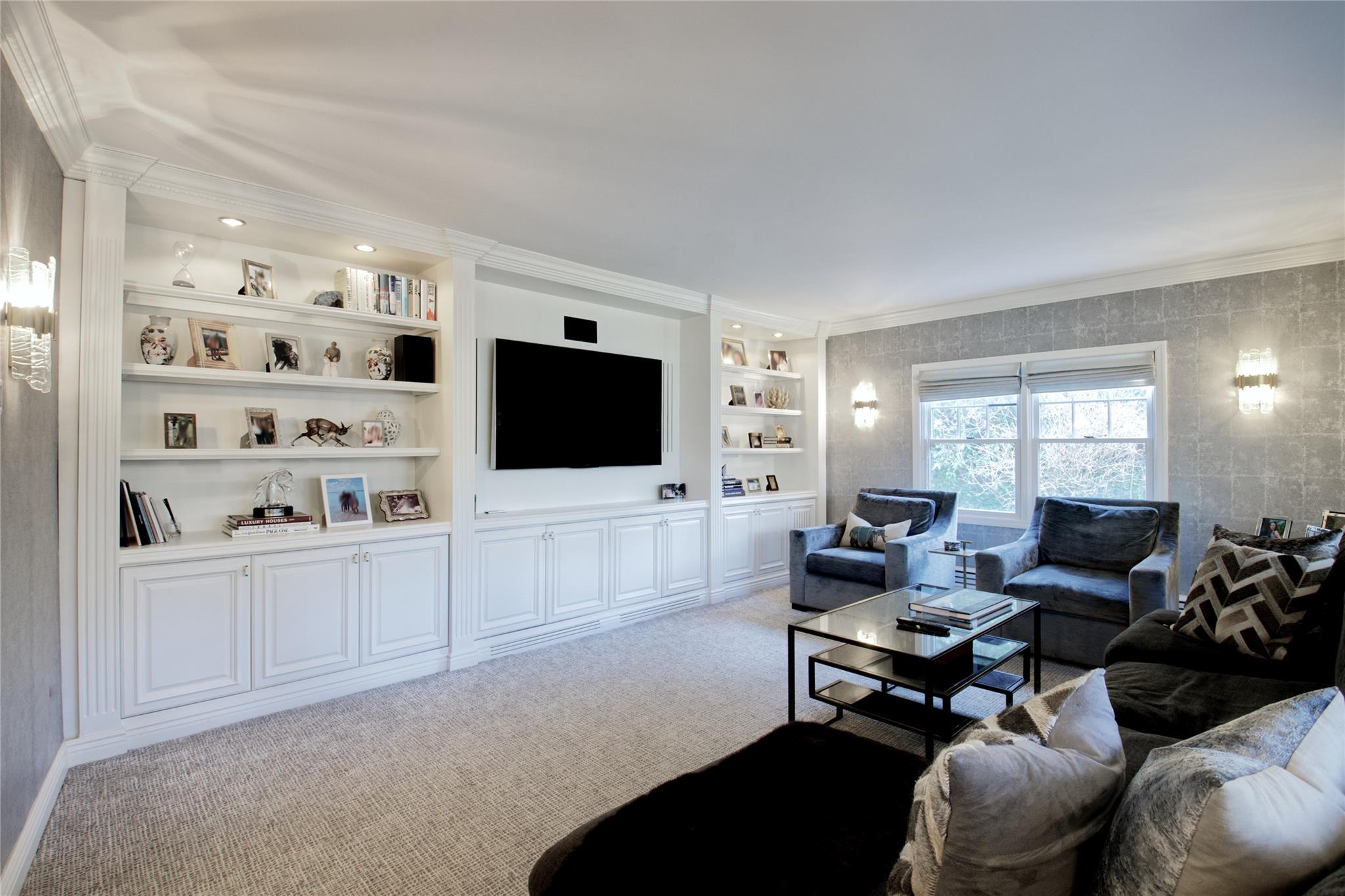 75 Chestnut Drive, East Hills, NY 11576