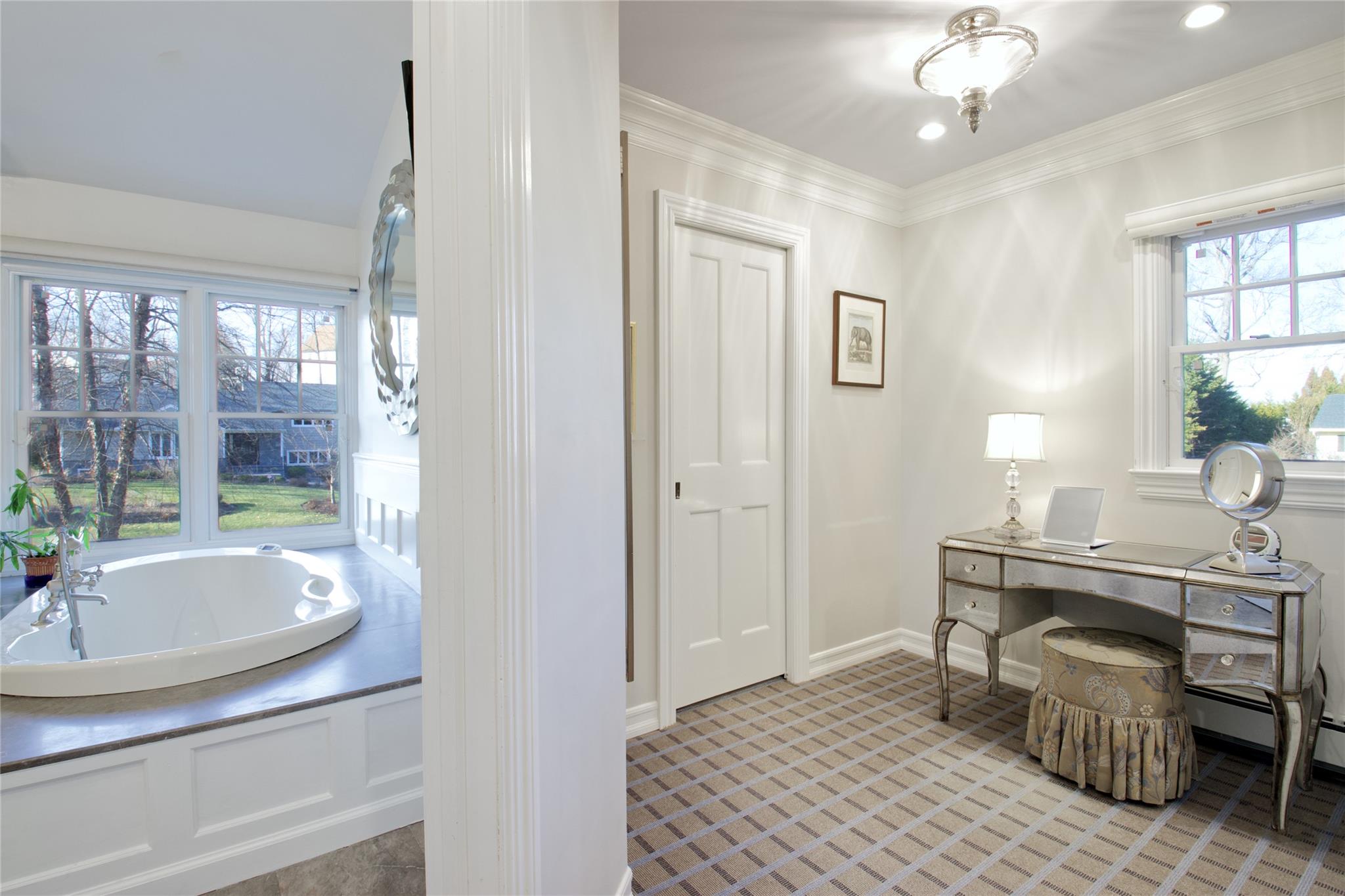 75 Chestnut Drive, East Hills, NY 11576