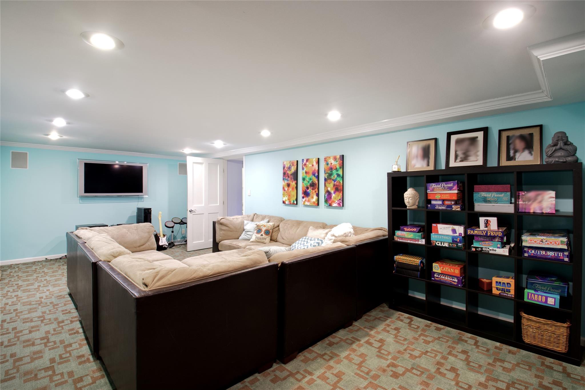 75 Chestnut Drive, East Hills, NY 11576