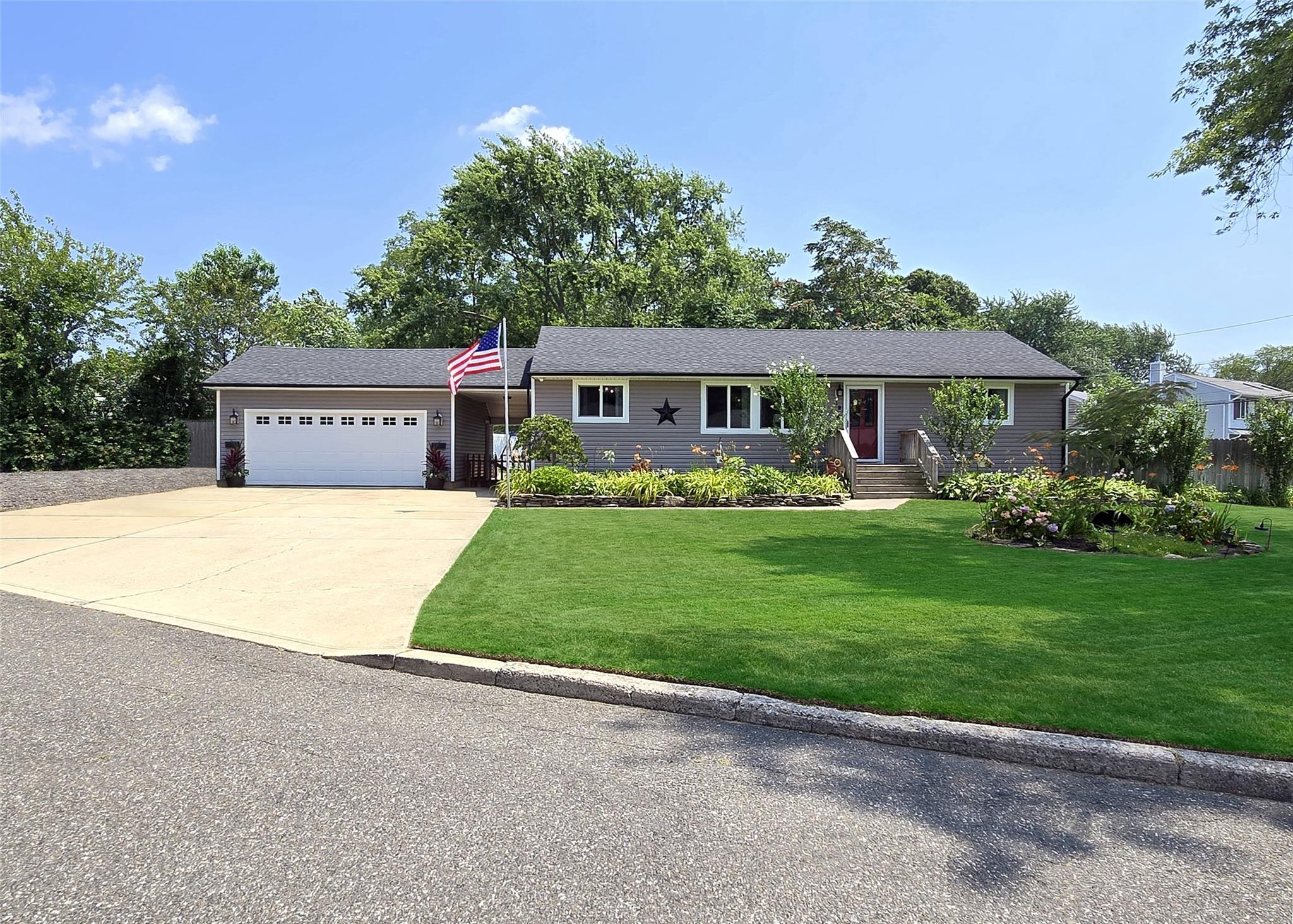 32 Garden Lane, Centereach, NY 11720