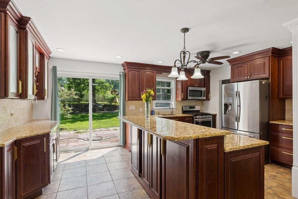 7 Mortimer Street, Westhampton Beach, NY 11978