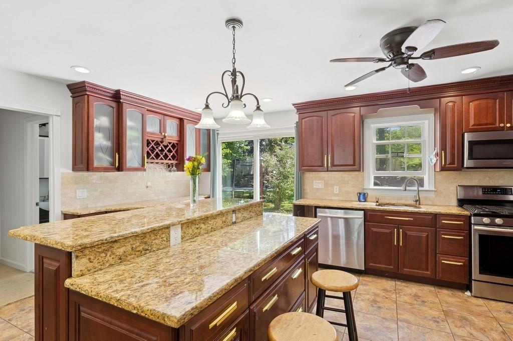 7 Mortimer Street, Westhampton Beach, NY 11978