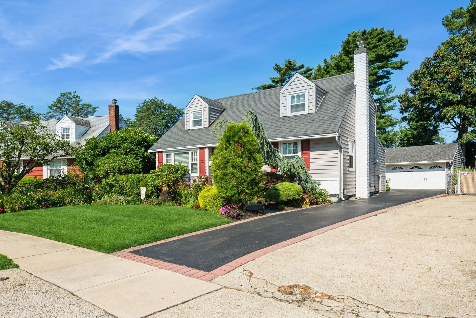 814 Surrey Drive, East Meadow, NY 11554