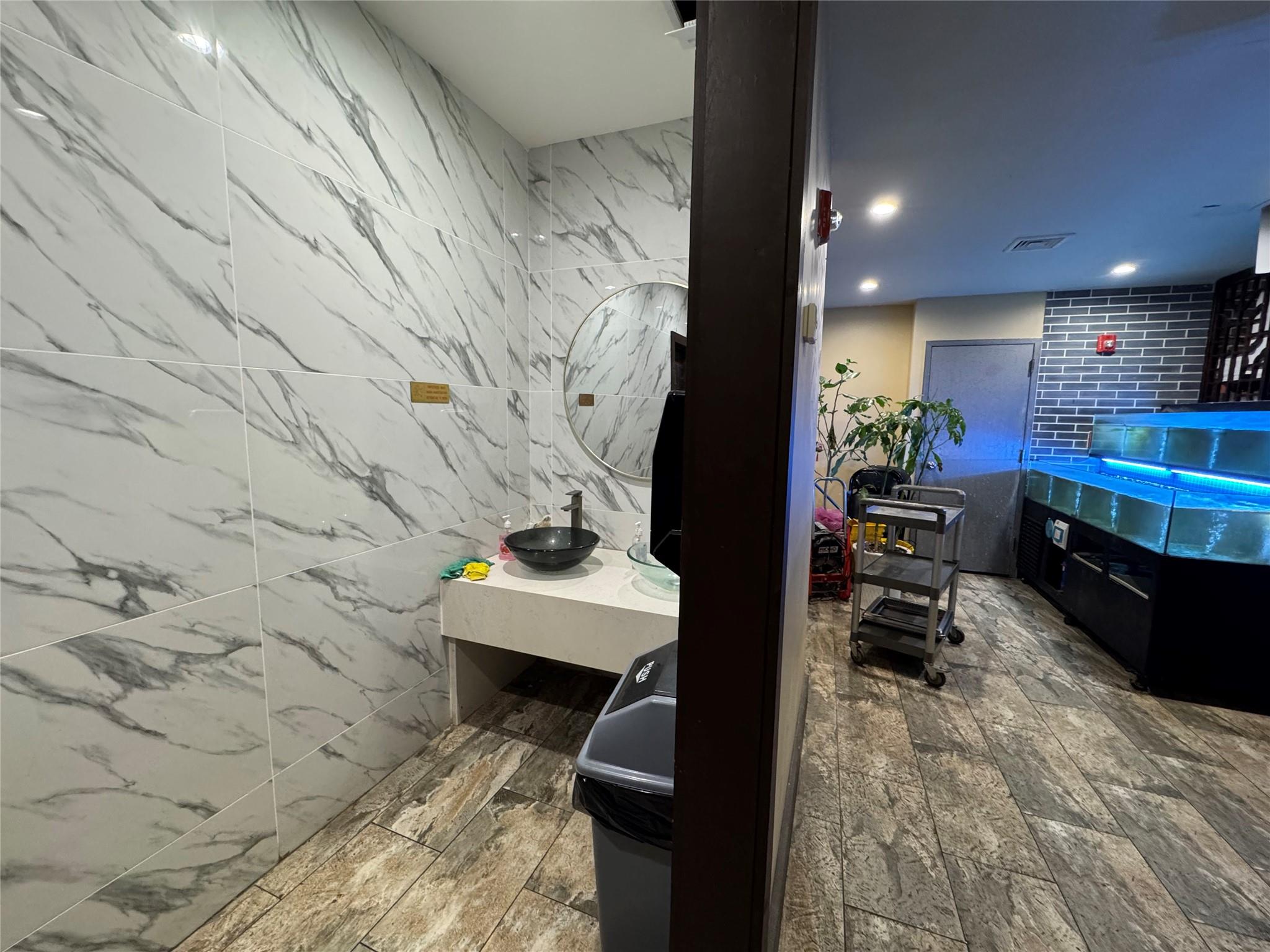 136-55 37th Ave, Flushing, NY 11354