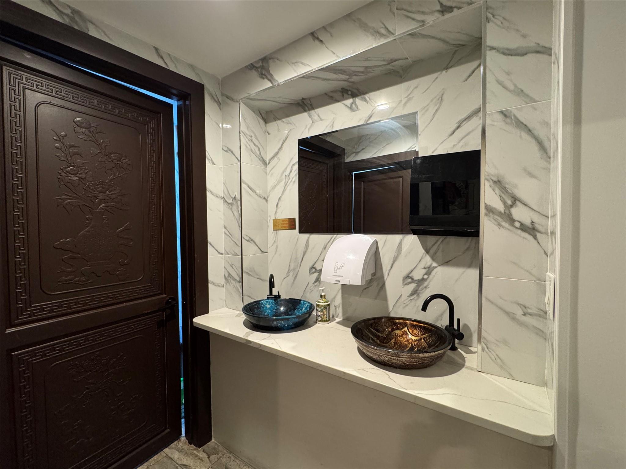 136-55 37th Ave, Flushing, NY 11354