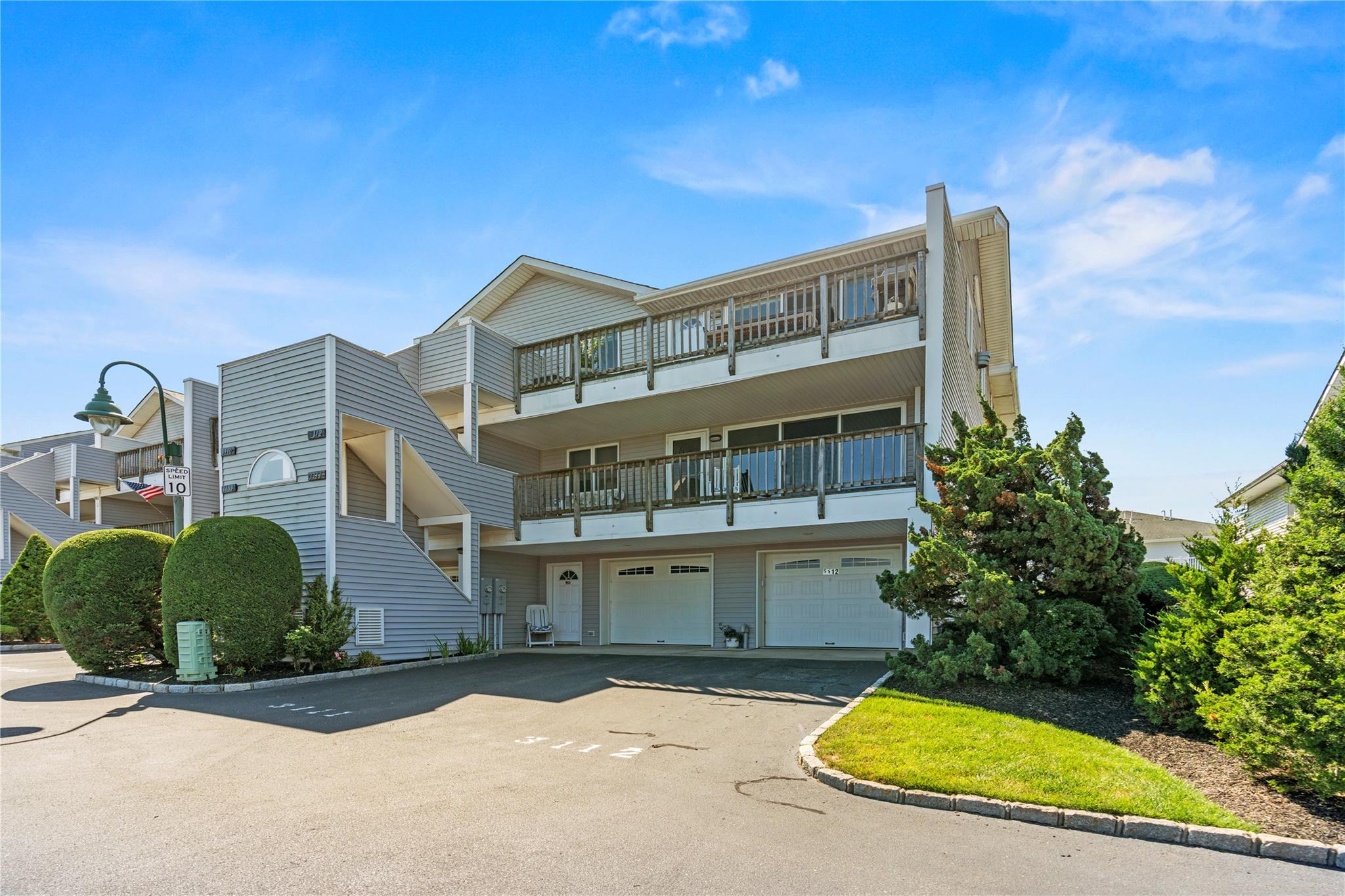 3111 Bluffs Drive S, Baiting Hollow, NY 11933