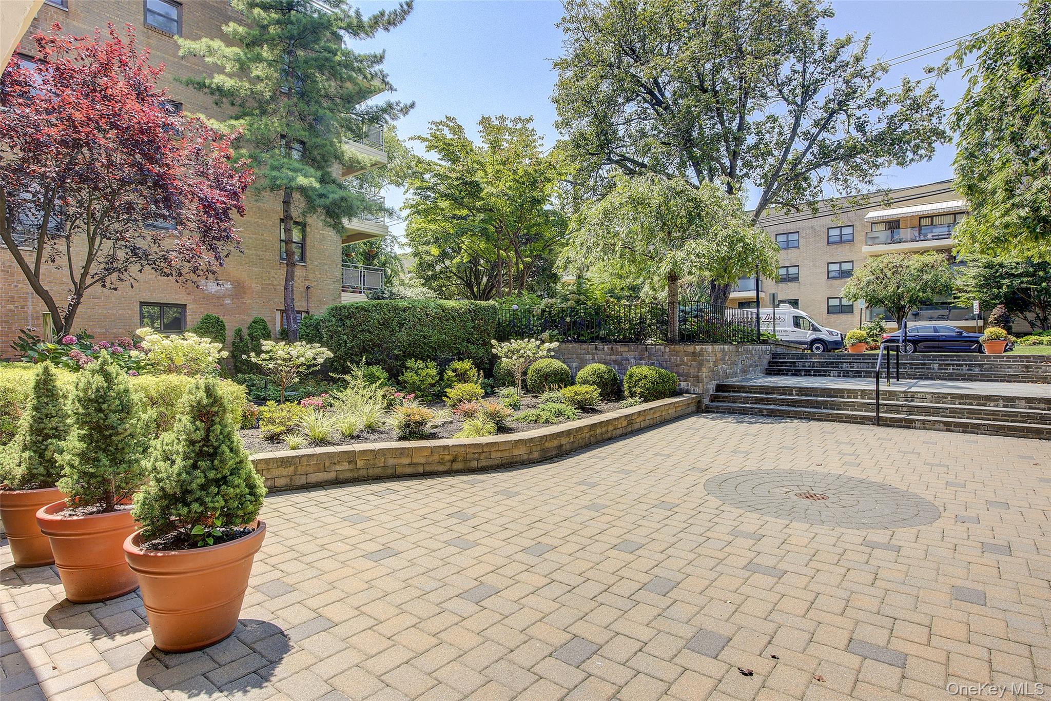 25 Park Place # 3P, Great Neck, NY 11021