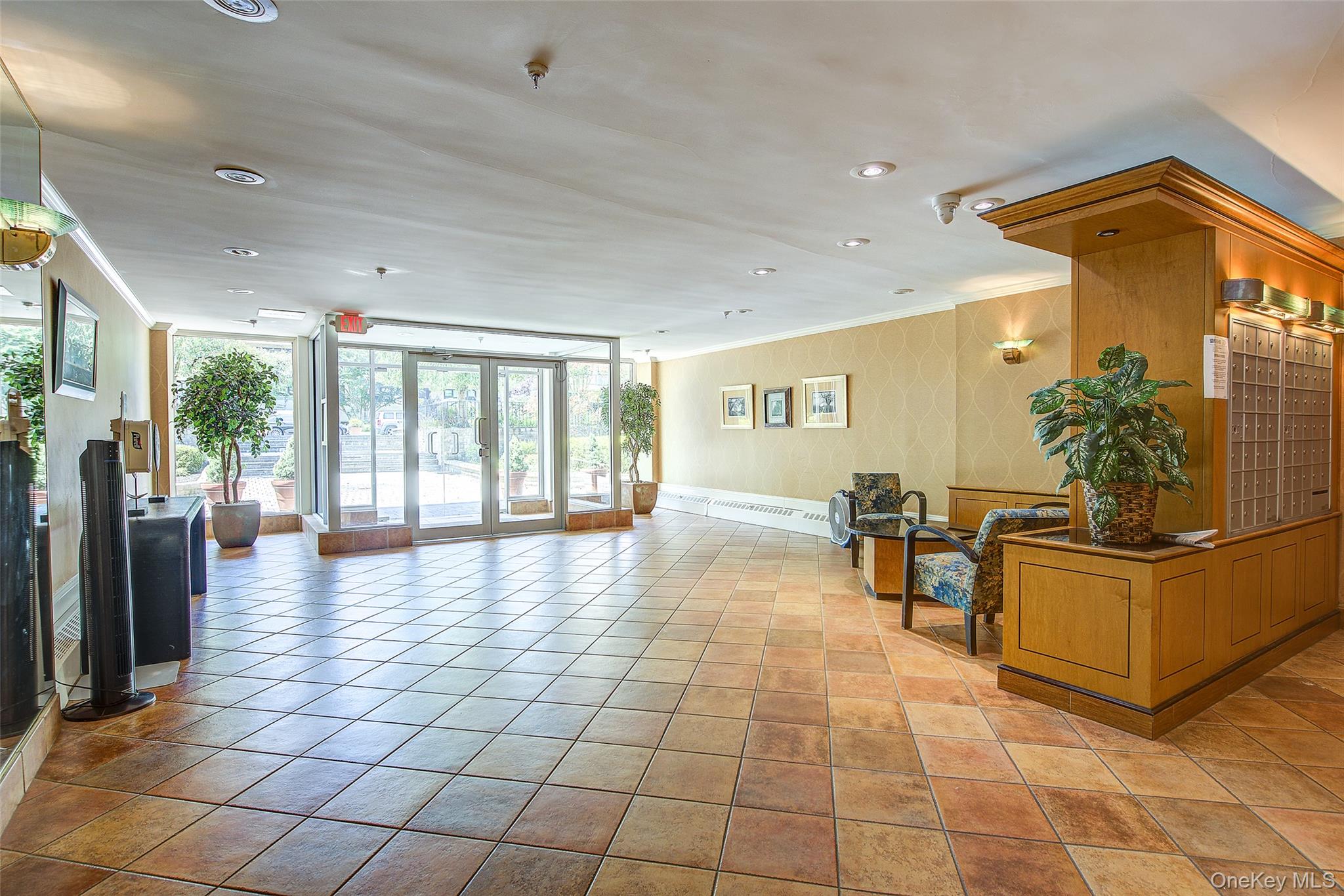 25 Park Place # 3P, Great Neck, NY 11021