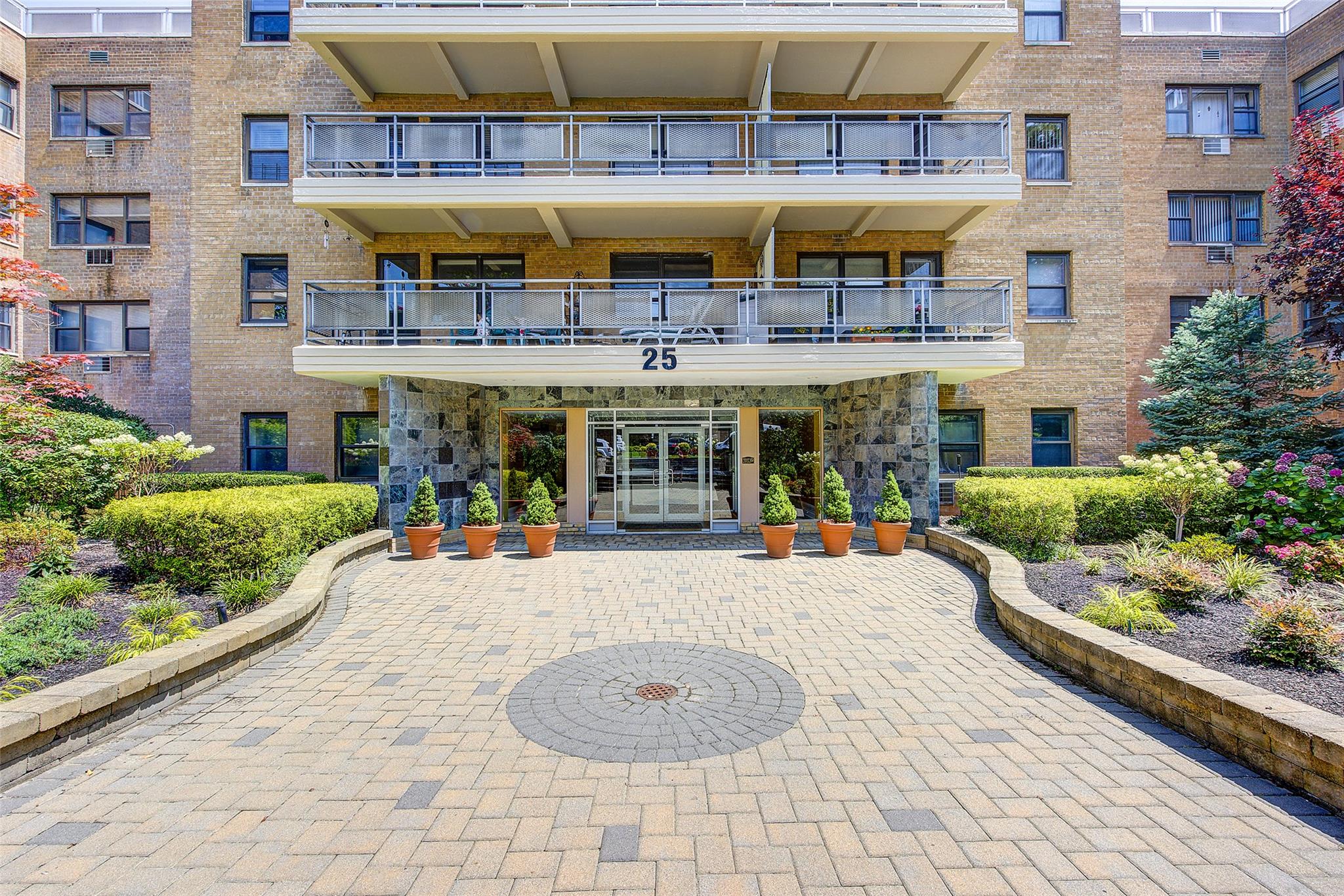 25 Park Place # 3P, Great Neck, NY 11021