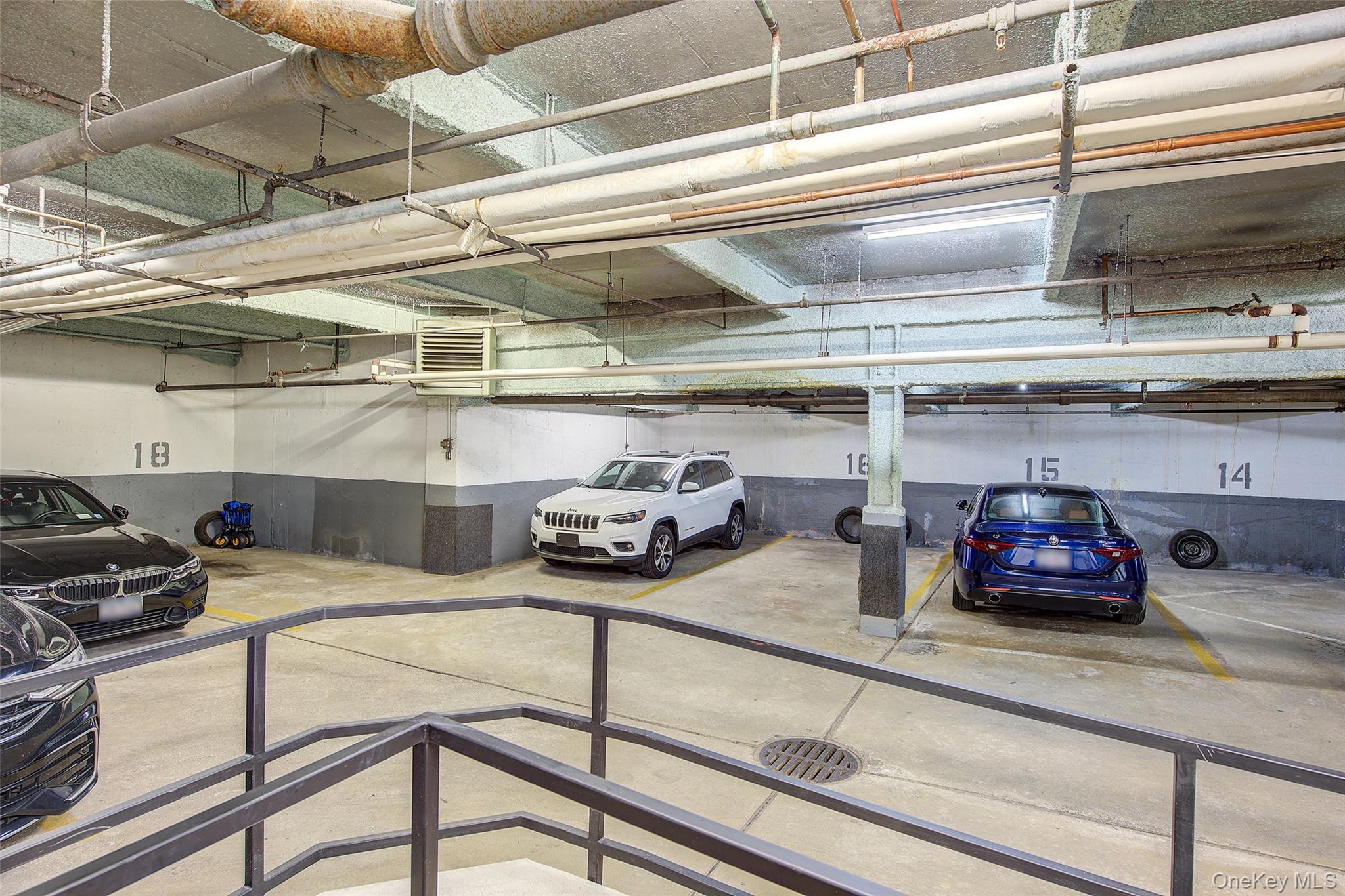 25 Park Place # 3P, Great Neck, NY 11021