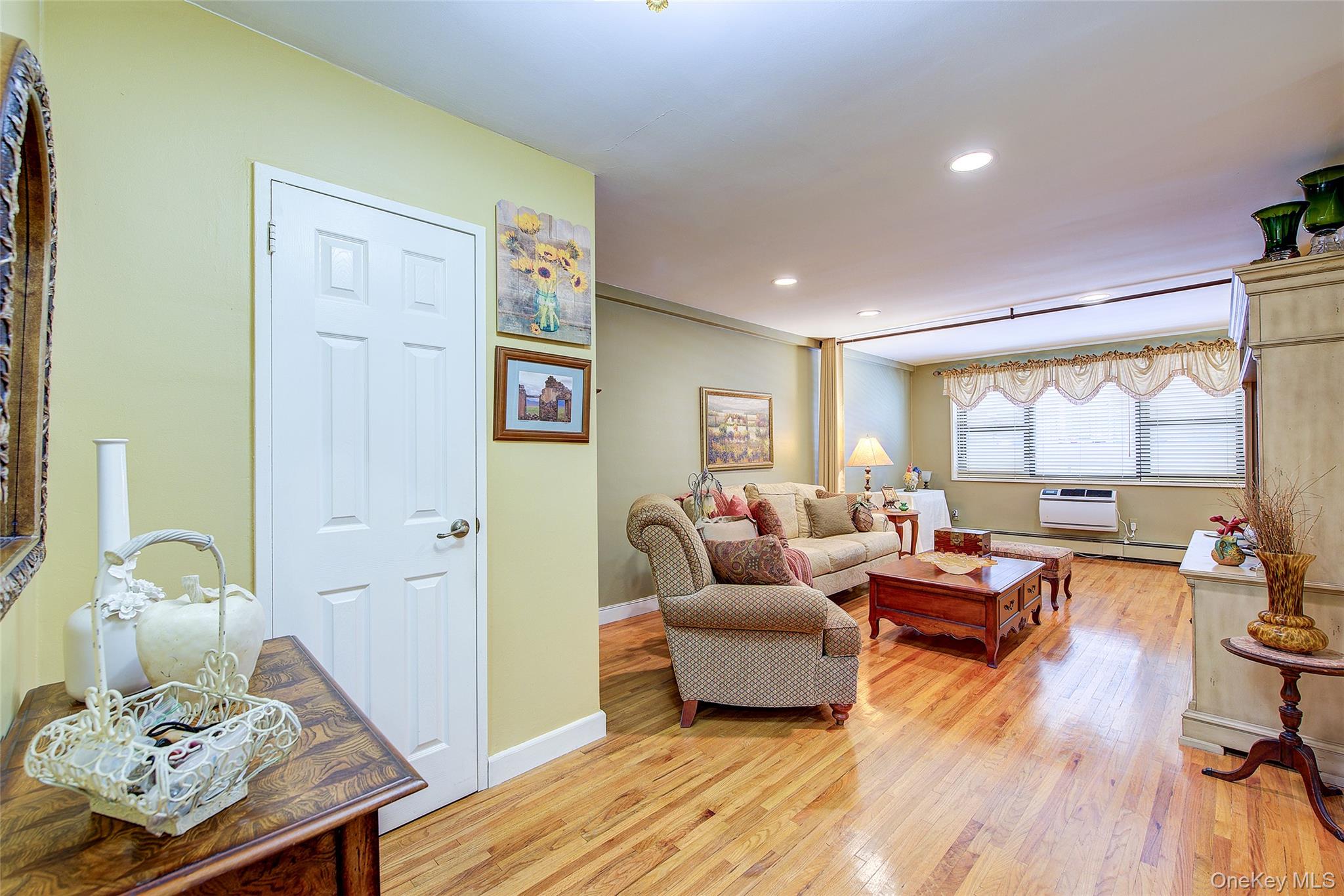 25 Park Place # 3P, Great Neck, NY 11021