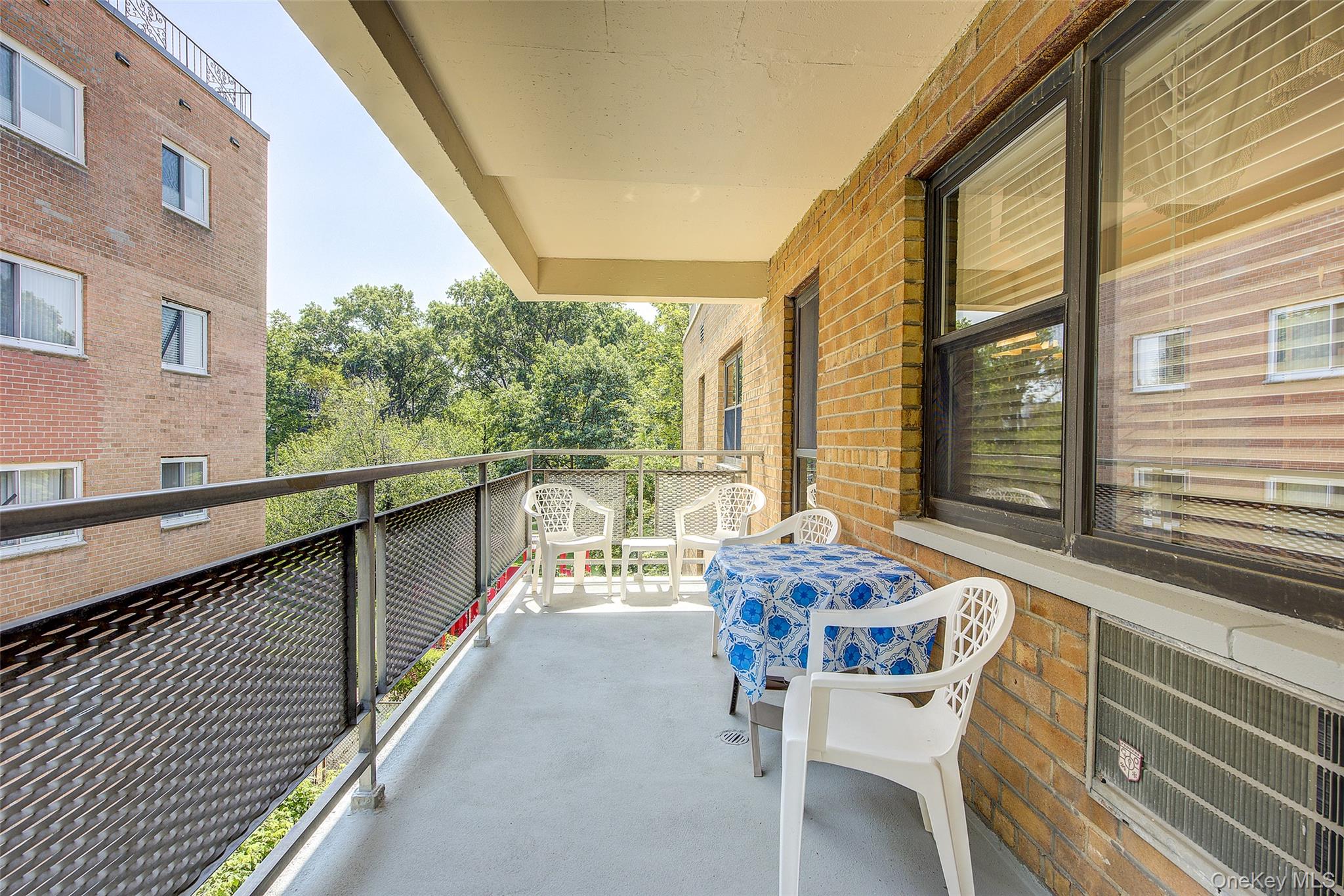 25 Park Place # 3P, Great Neck, NY 11021