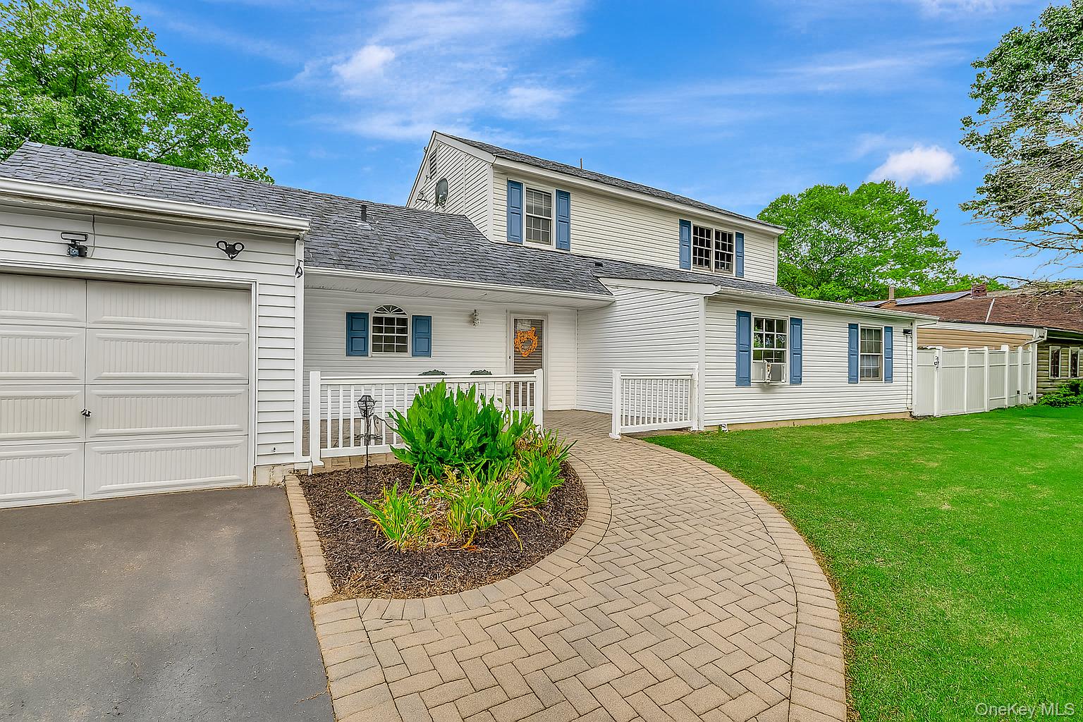 10 Matsunaye Drive, Medford, NY 11763