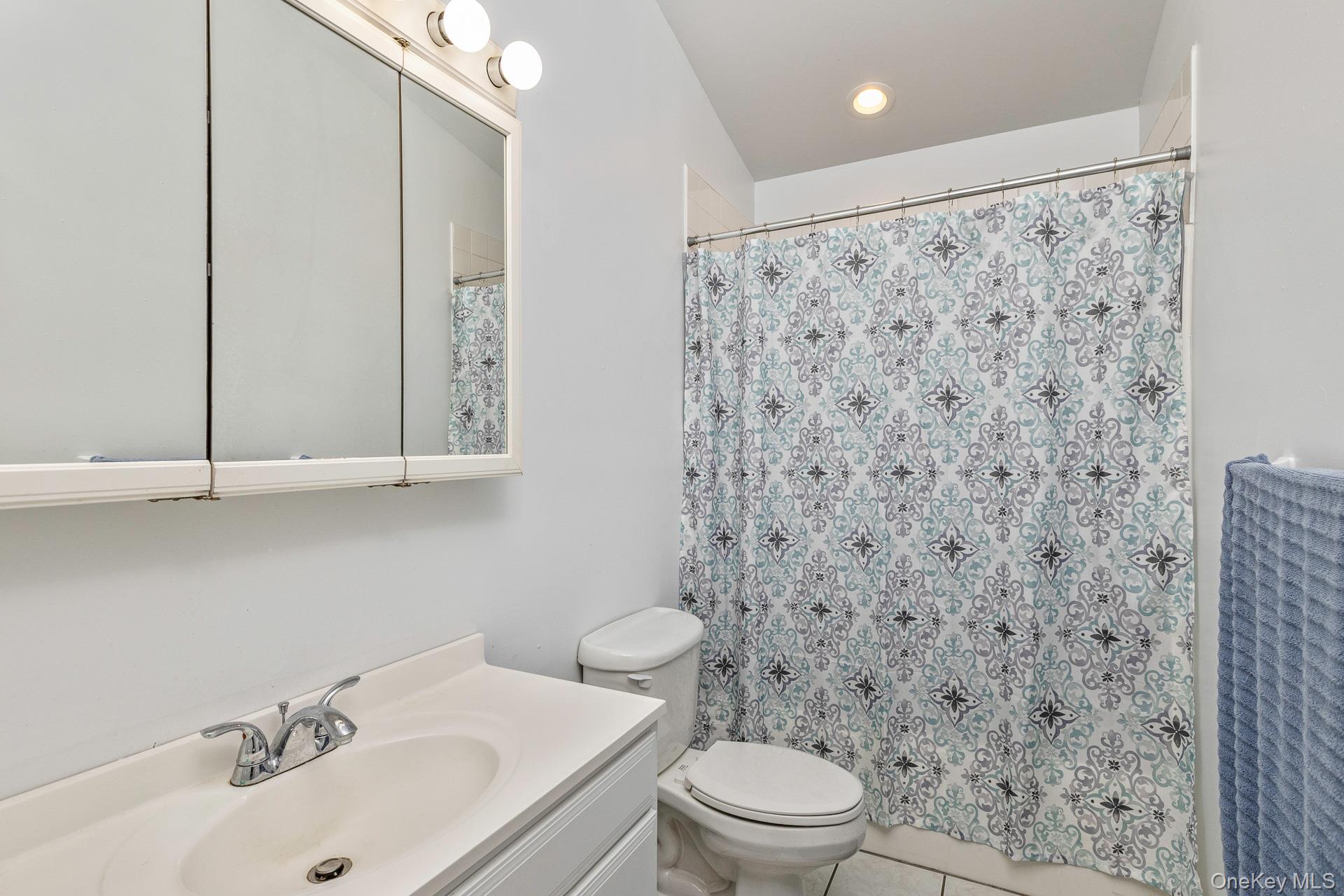 10 Matsunaye Drive, Medford, NY 11763