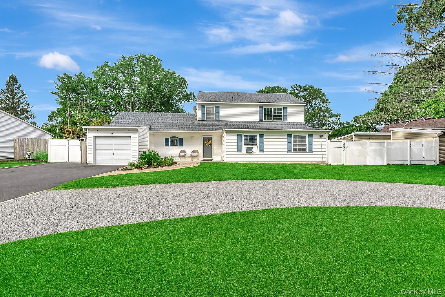 10 Matsunaye Drive, Medford, NY 11763