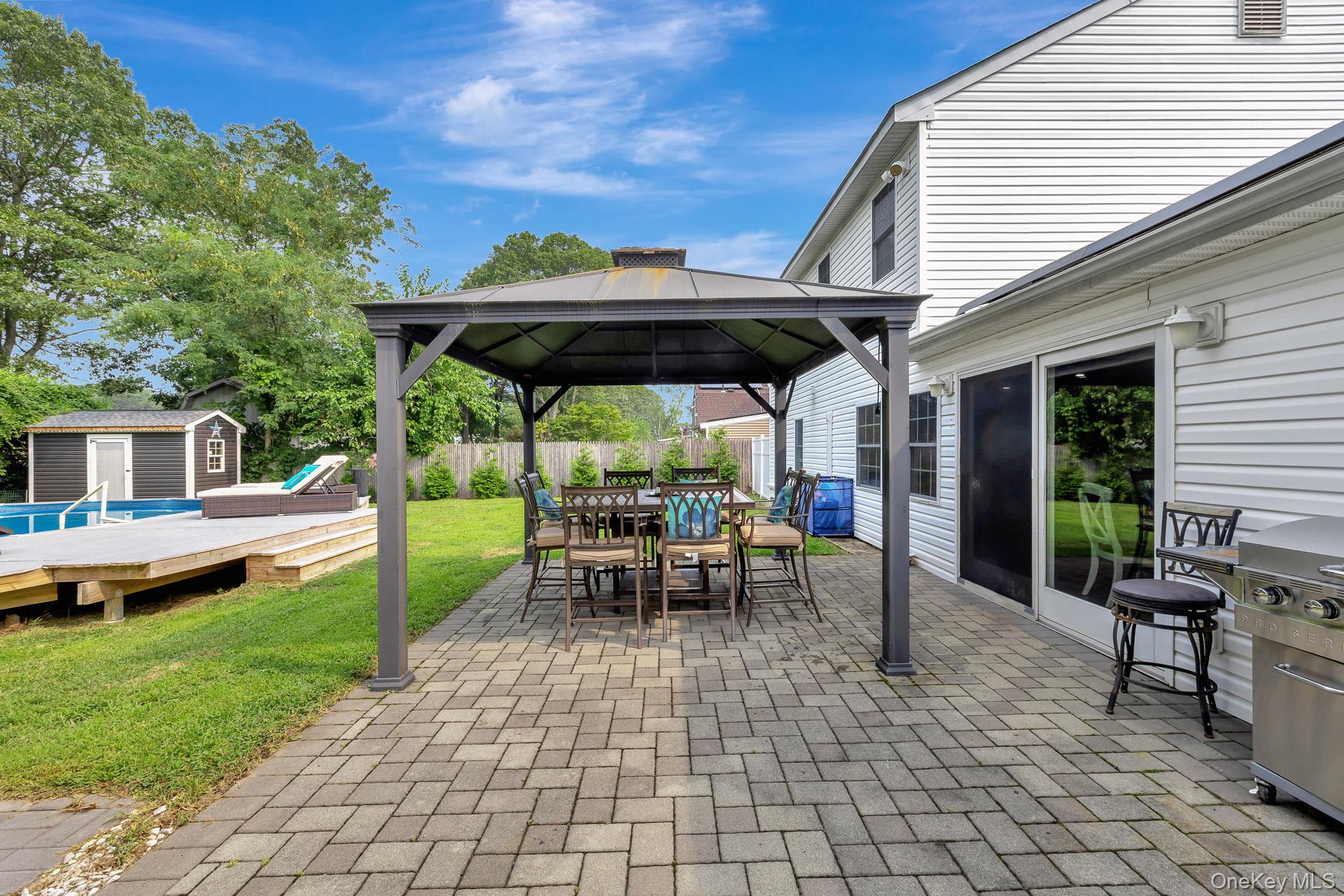 10 Matsunaye Drive, Medford, NY 11763