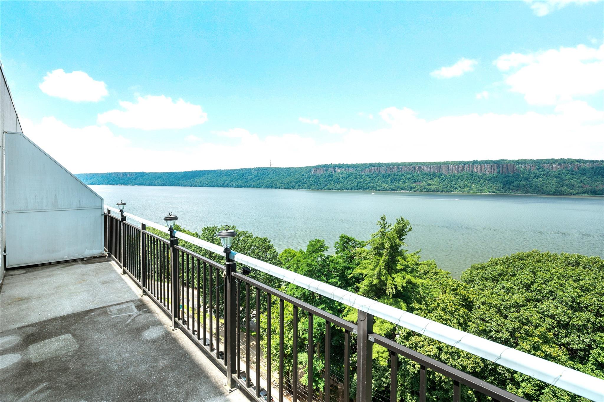 1020 Warburton Avenue # 12F, Yonkers, NY 10701