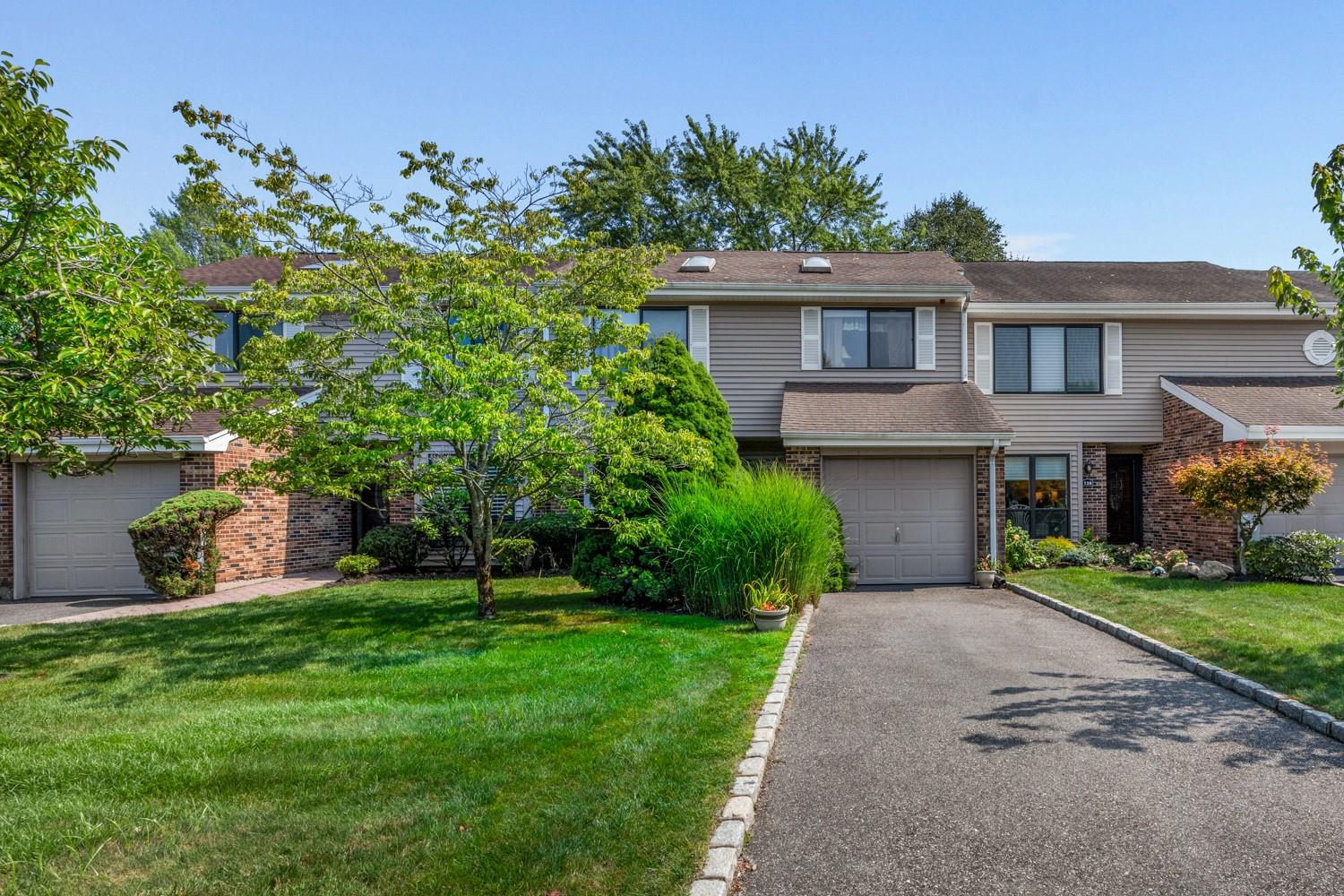 157 Hidden Ponds Circle, Smithtown, NY 11787