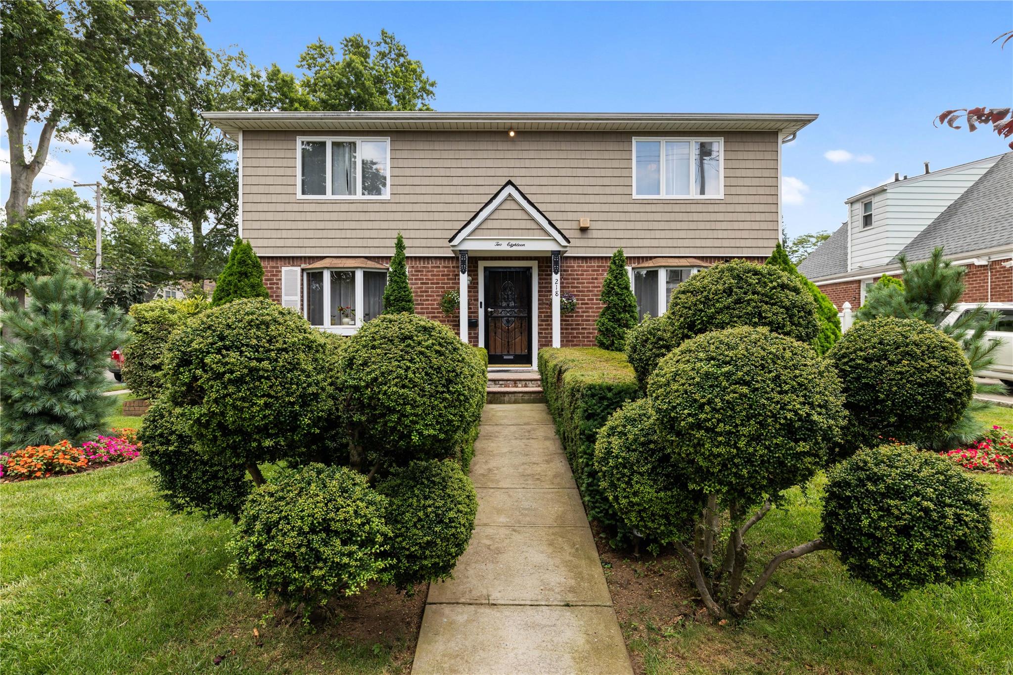 218 Bryant Avenue, New Hyde Park, NY 11040
