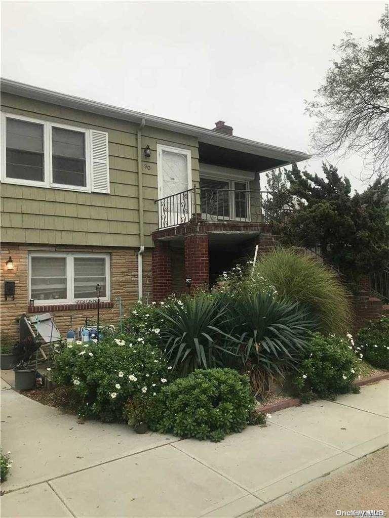 90 Mohawk Avenue # upper, East Atlantic Beach, NY 11561