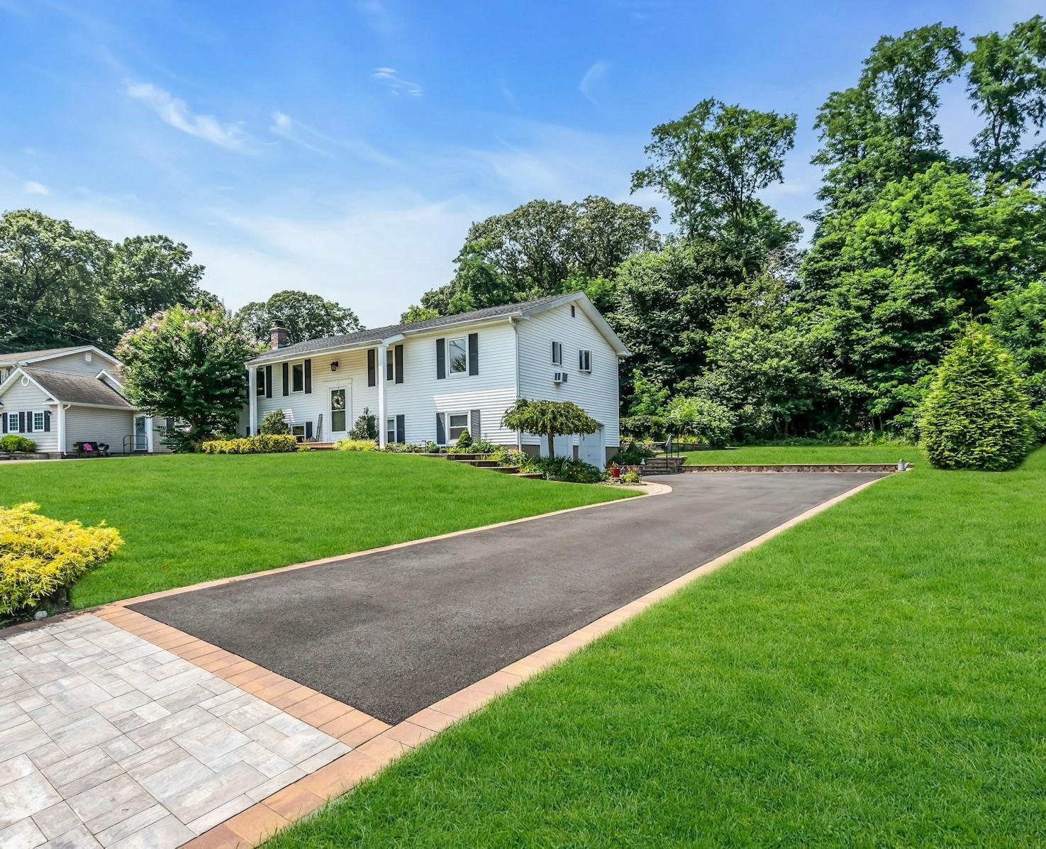 41 Berkshire Drive, Hauppauge, NY 11788