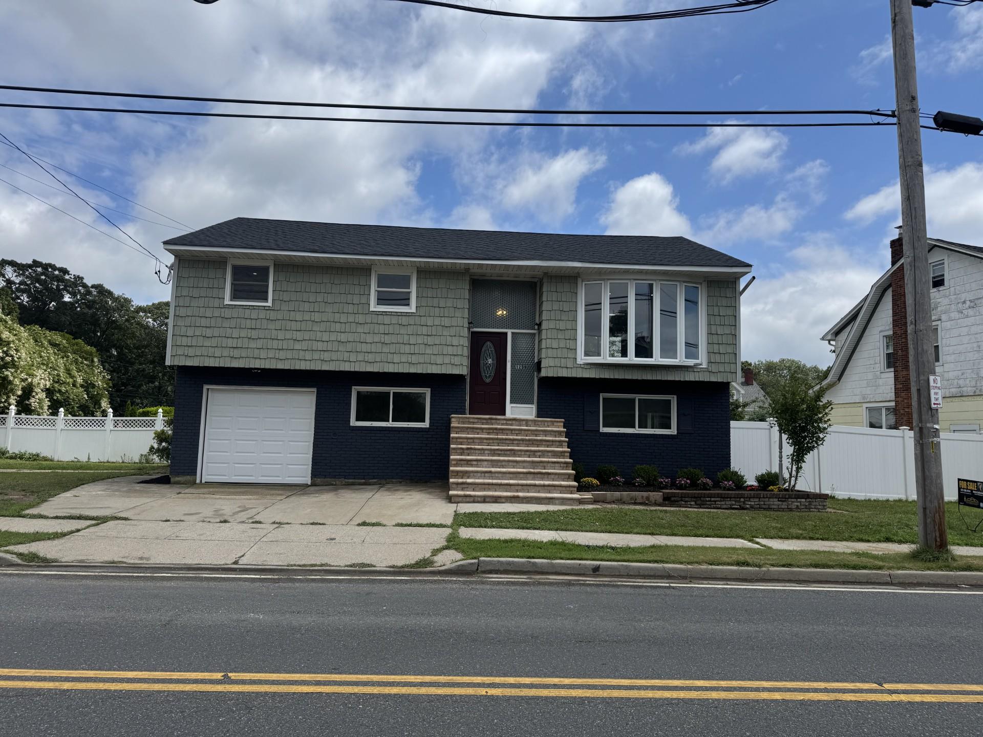 1259 Woodfield Road, Rockville Centre, NY 11570