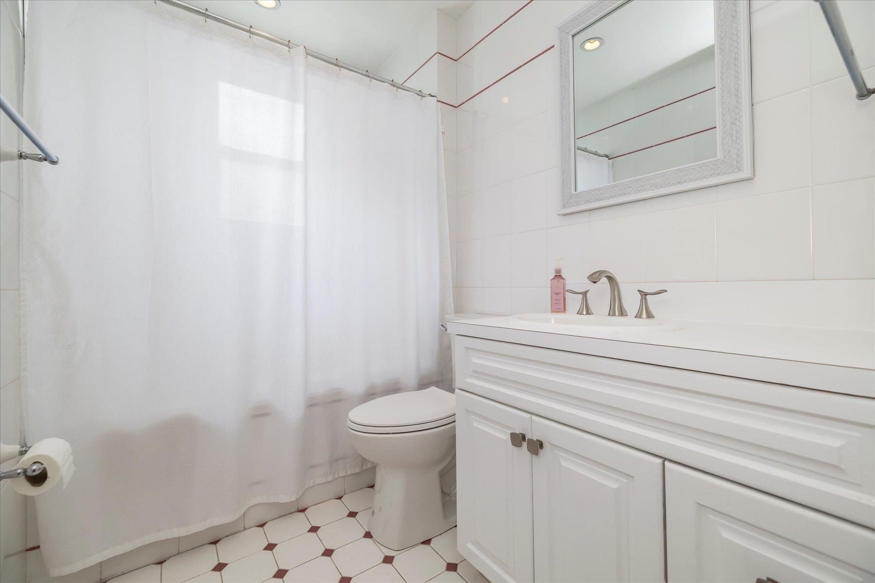 2534 Yorktown Street, Oceanside, NY 11572